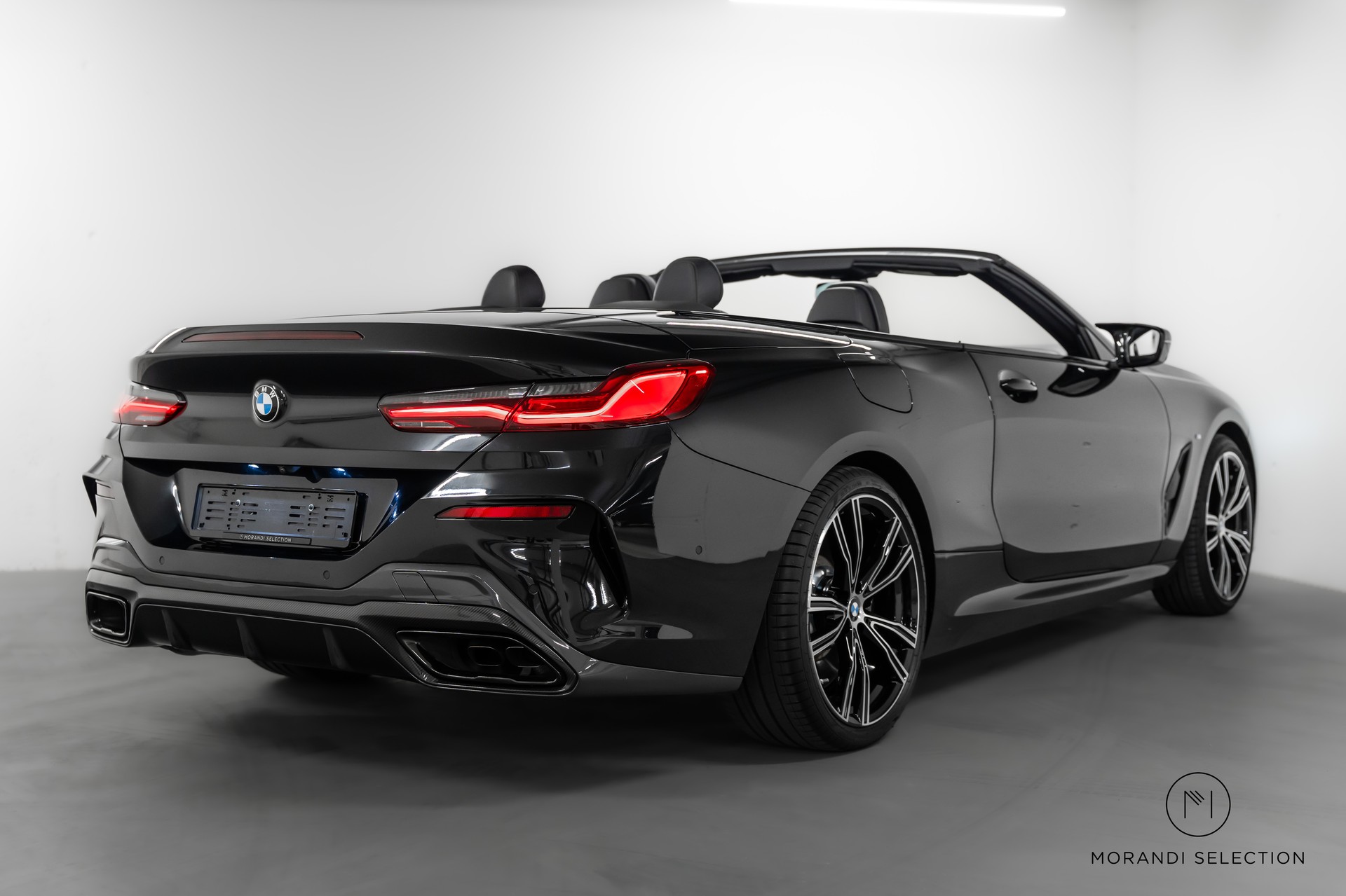 BMW M850i xDrive Cabriolet-image-4