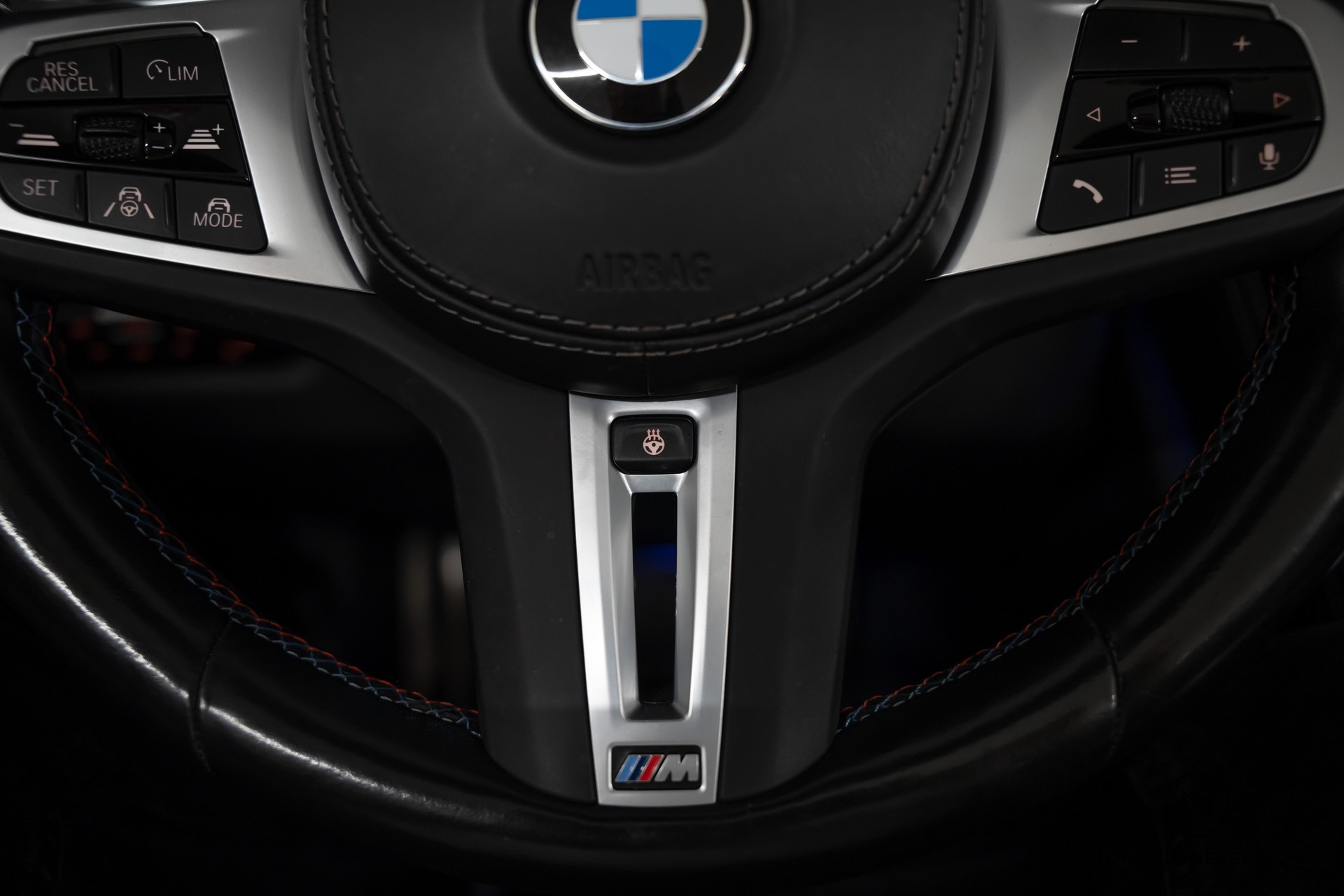 BMW M850i xDrive Cabriolet-image-26