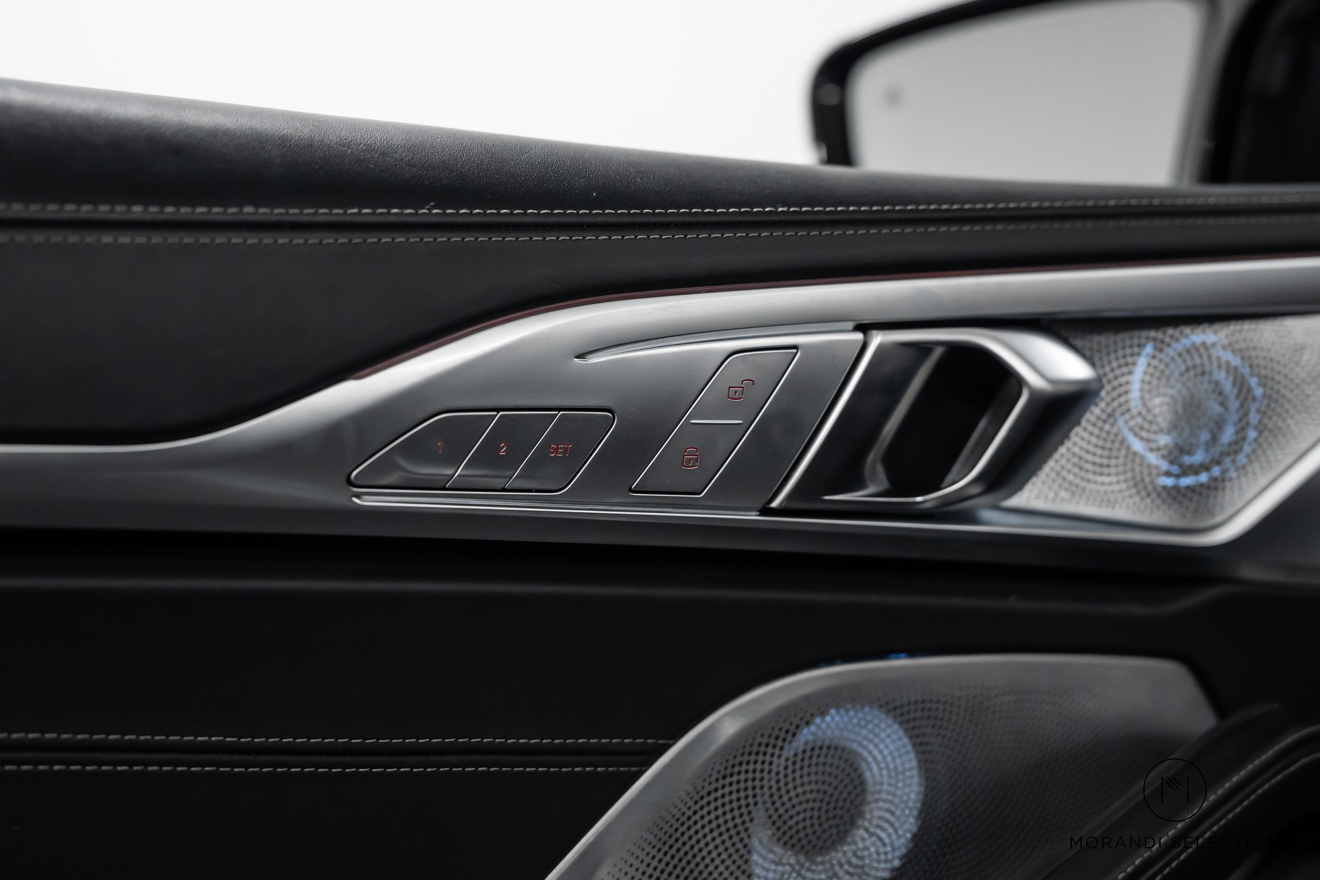 BMW M850i xDrive Cabriolet-image-11