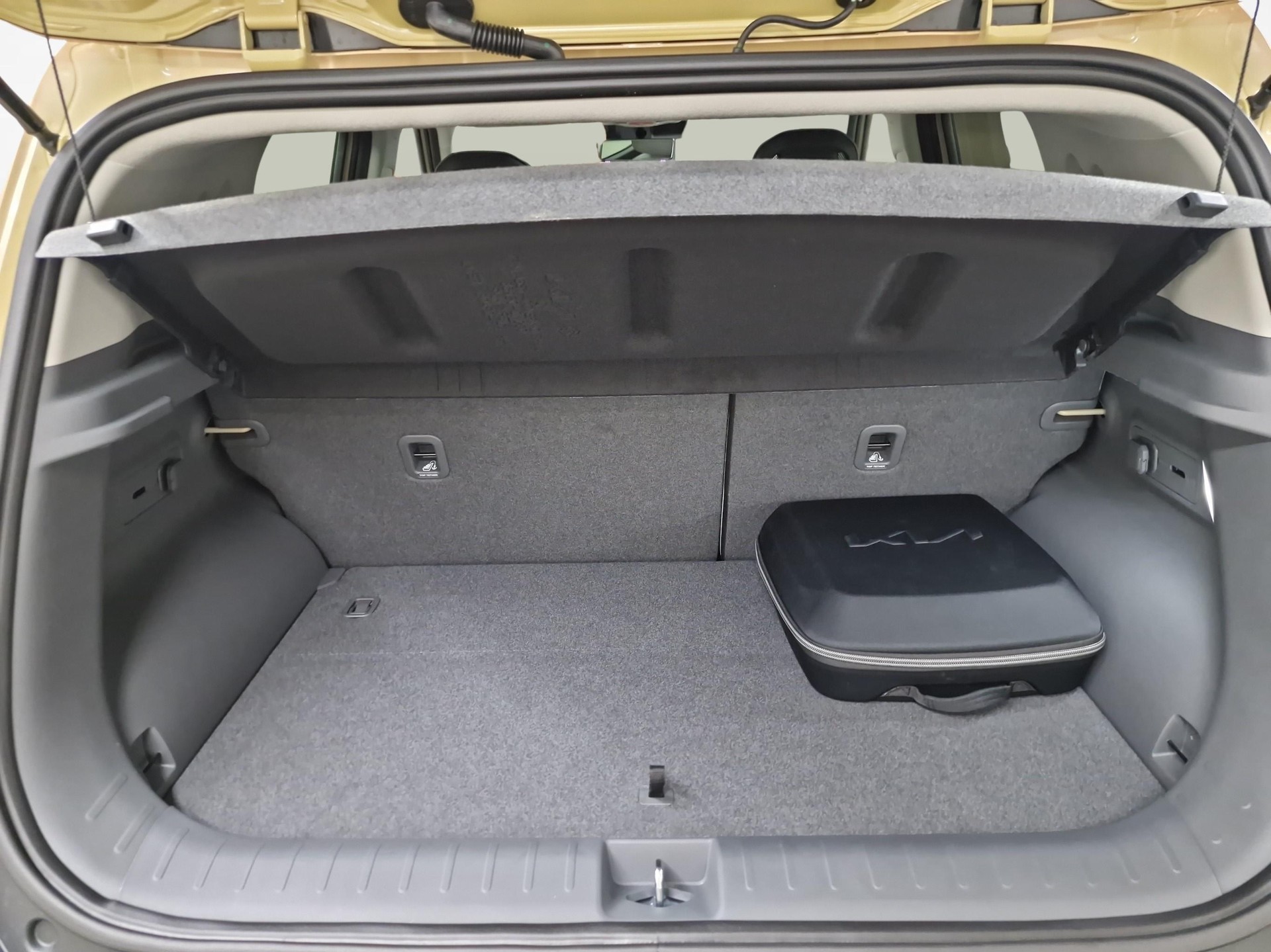 KIA EV2 61 kWh Earth-image-11