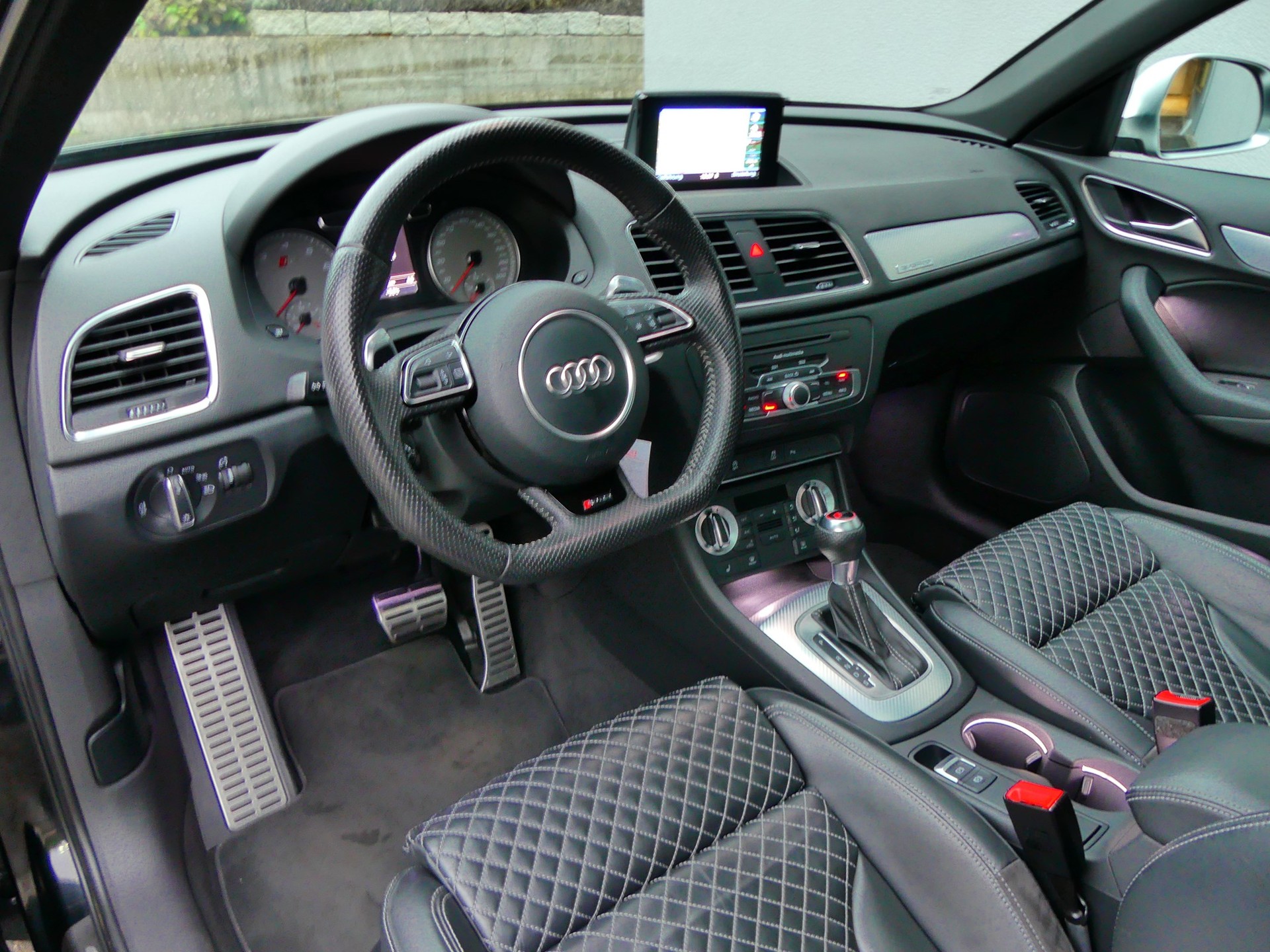 AUDI RS Q3 2.5 TFSI quattro S-tronic-image-5