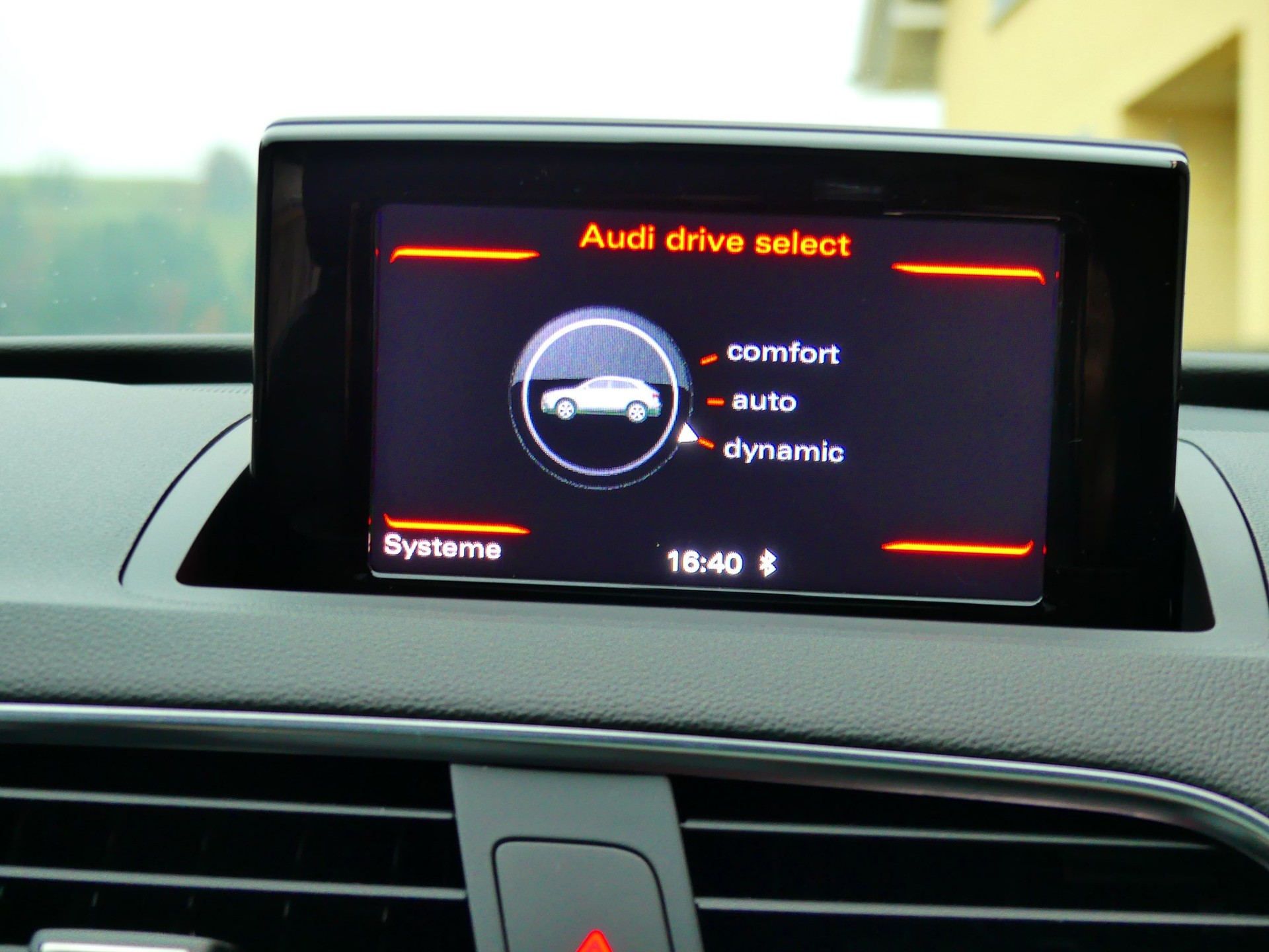 AUDI RS Q3 2.5 TFSI quattro S-tronic-image-10
