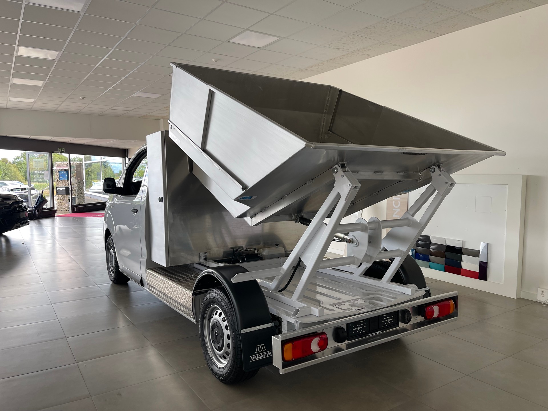 CITROEN Jumpy M Swiss Ed. 50kWh Benne Métanova-image-1