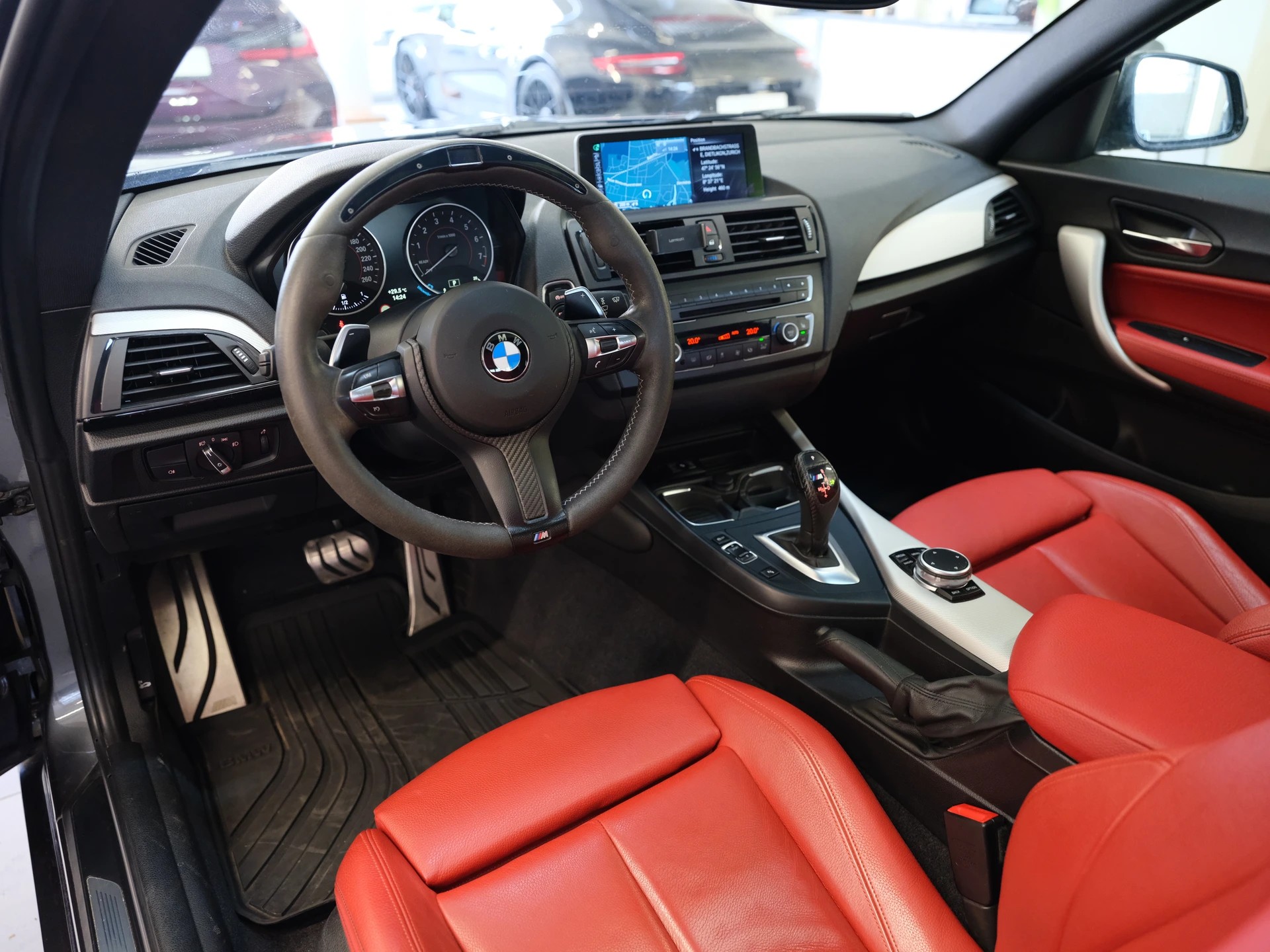 BMW M235i xDrive Steptronic - M Performance extras-image-16