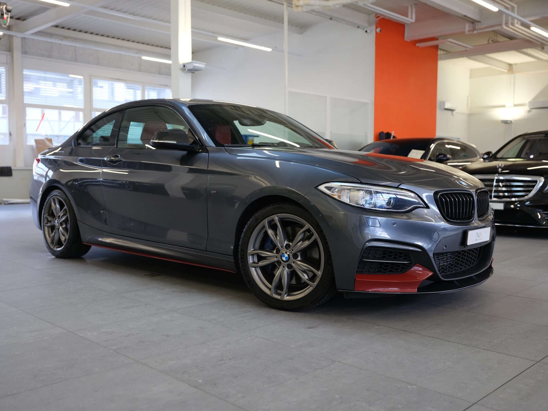 BMW M235i xDrive Steptronic - M Performance extras-image-3