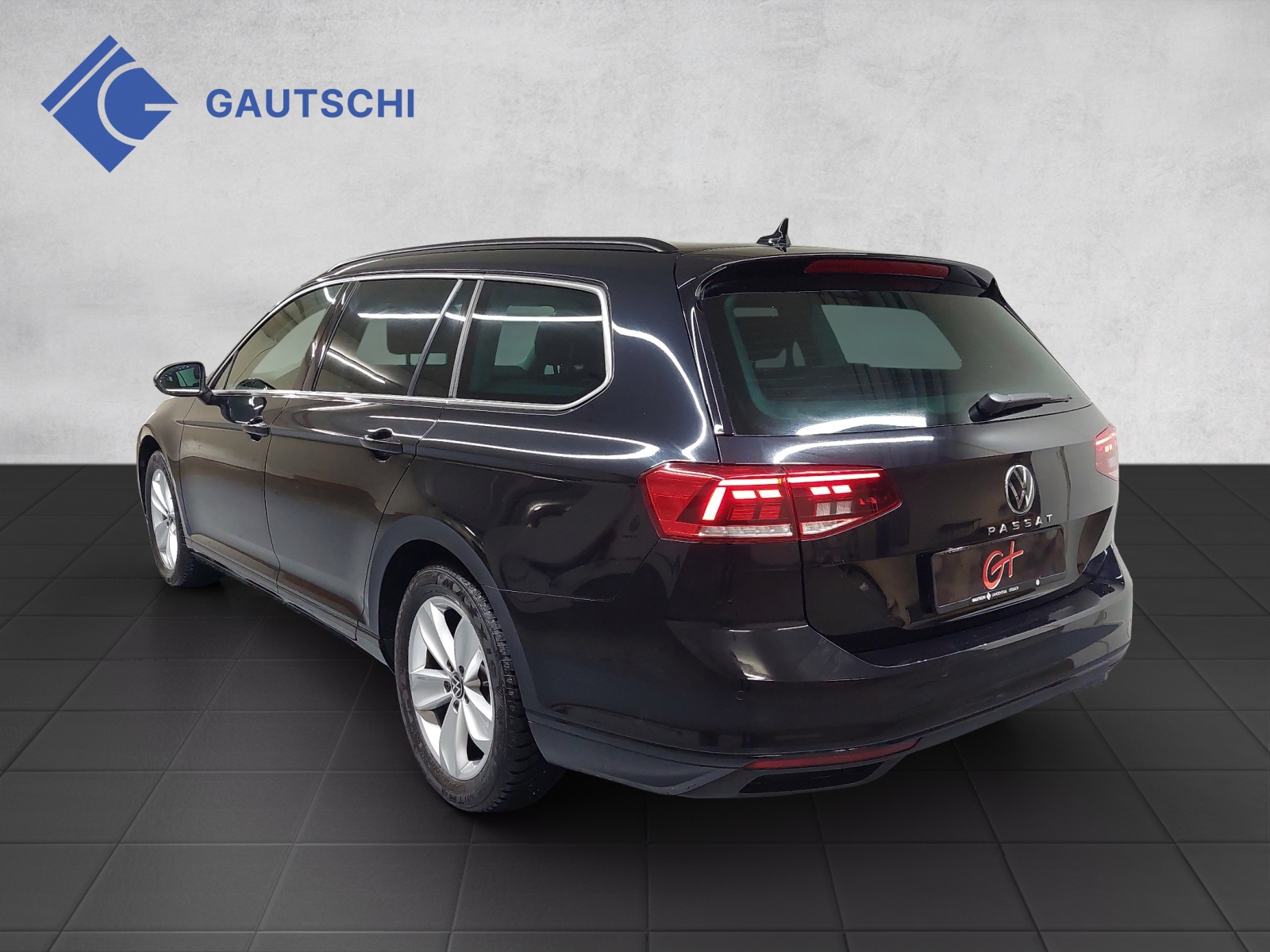VW Passat Variant 2.0 TSI Business DSG-image-2