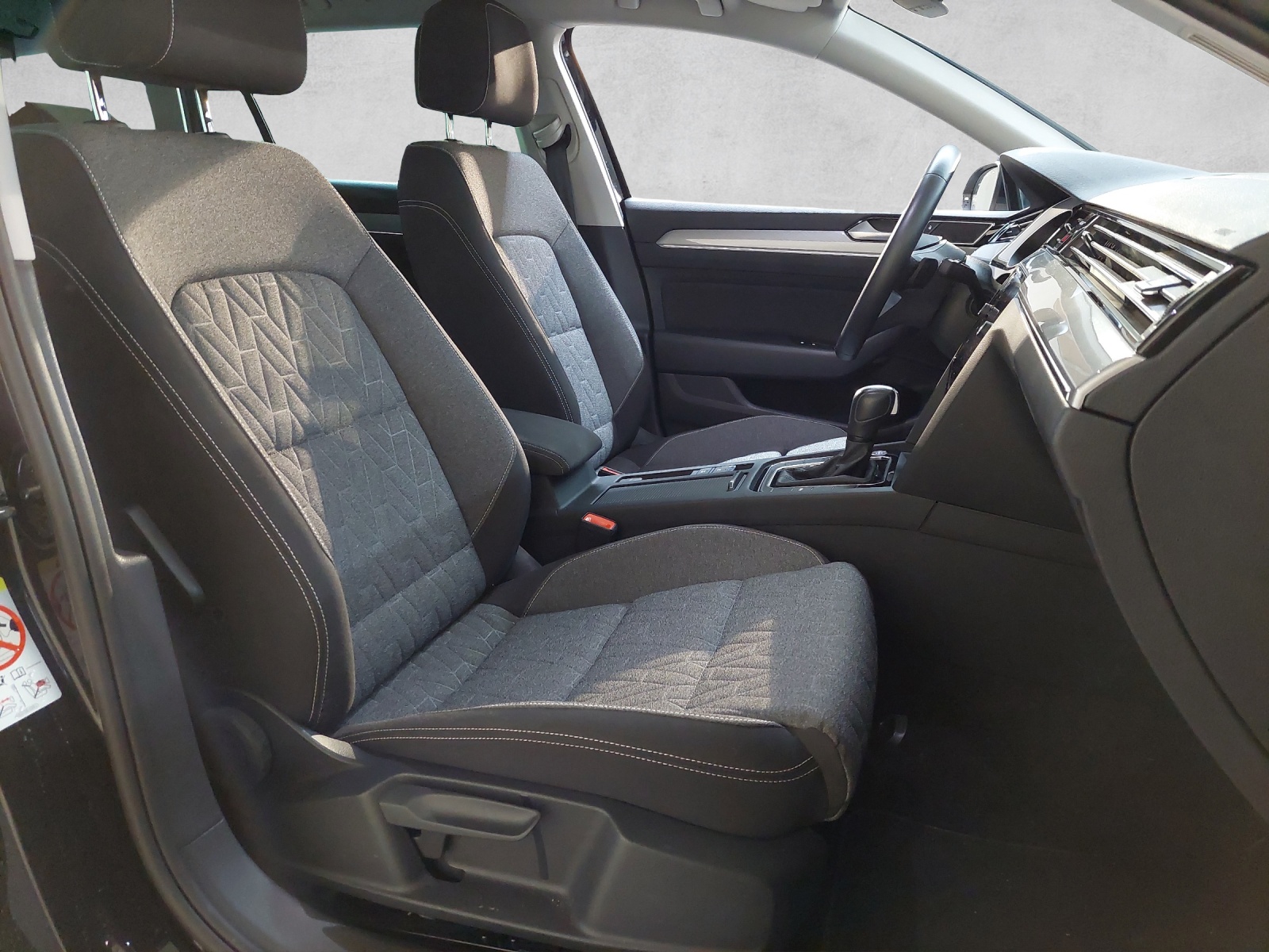 VW Passat Variant 2.0 TSI Business DSG-image-8