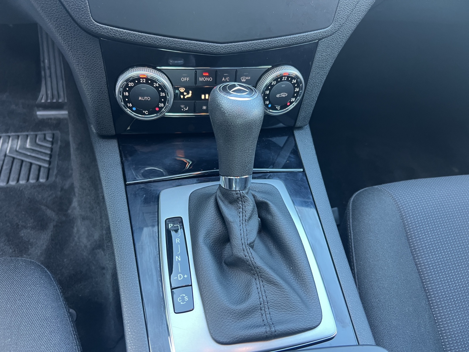 MERCEDES-BENZ C 200 CDI Elégance Automatic-image-13