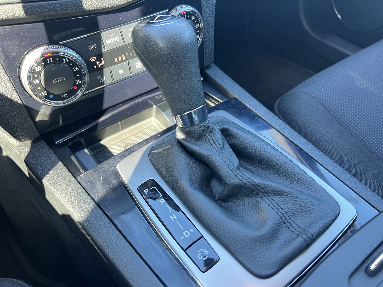 MERCEDES-BENZ C 200 CDI Elégance Automatic-image-24