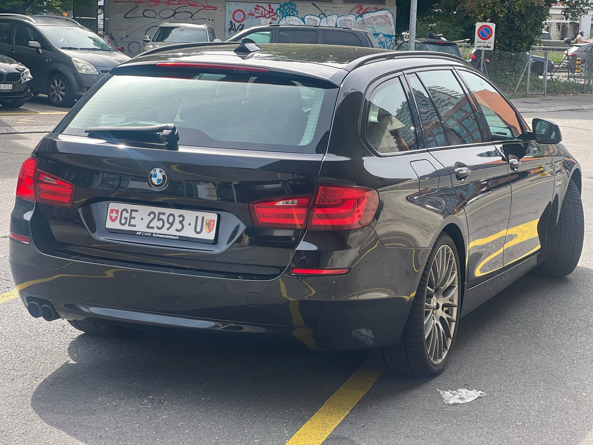 BMW 528i xDrive Touring Steptronic-image-2