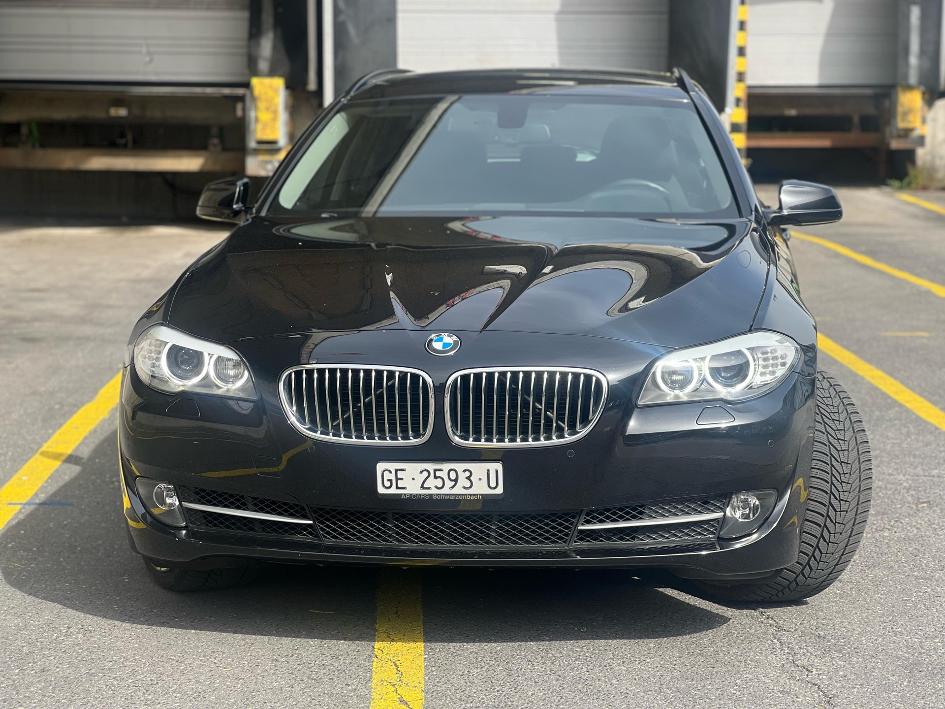 BMW 528i xDrive Touring Steptronic-image-1