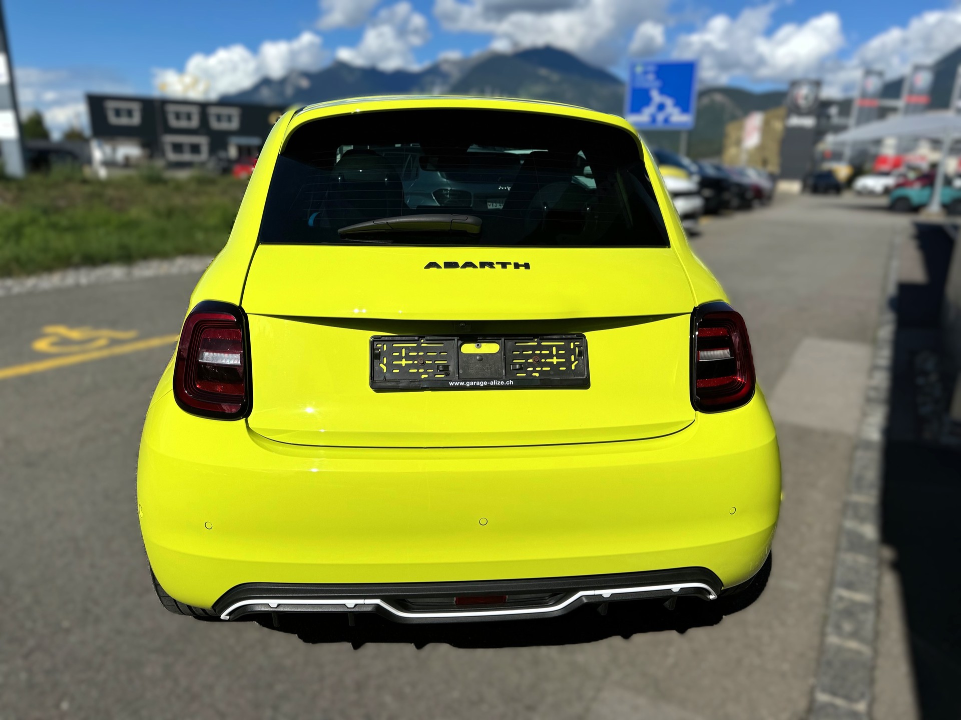 FIAT Abarth 500e Scorpionissima-image-4