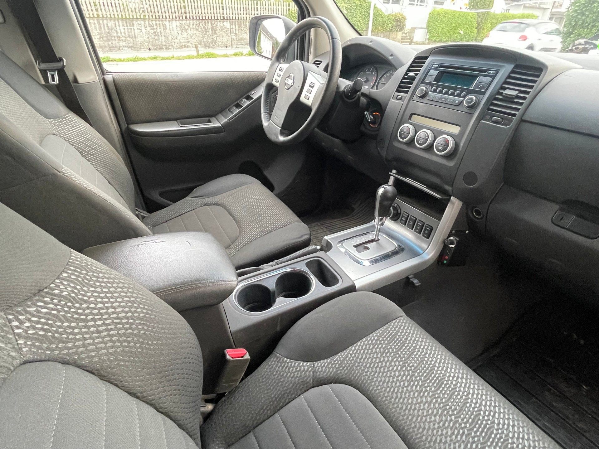 NISSAN Navara Double Cab LE 2.5 dCi 4WD LB Automat-image-2