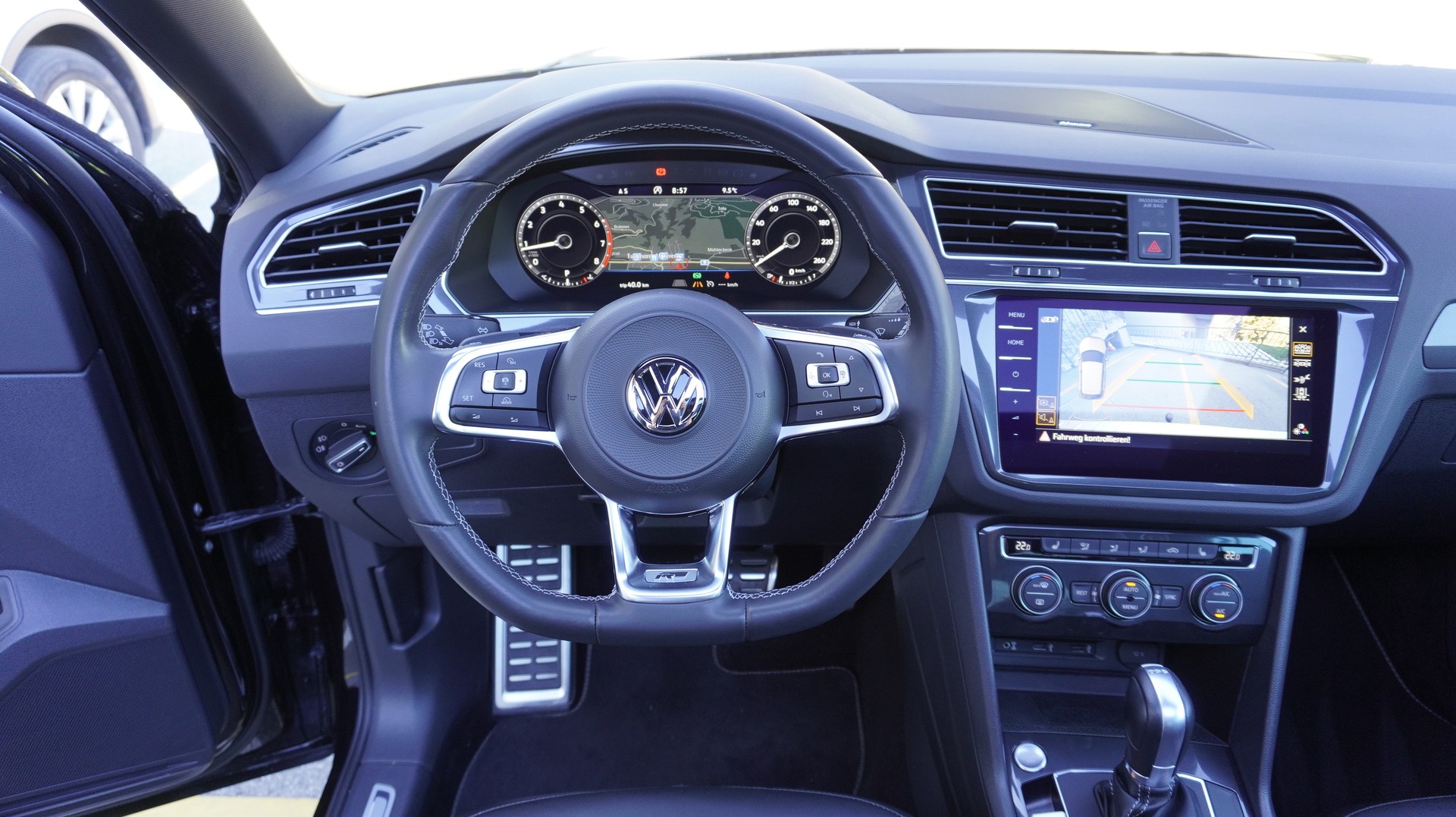 VW Tiguan 2.0TSI Highline 4Motion DSG-showroom-element-1