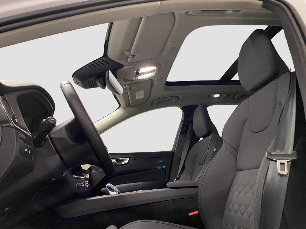 VOLVO XC60 2.0 T6 TE Plus Dark eAWD-image-6