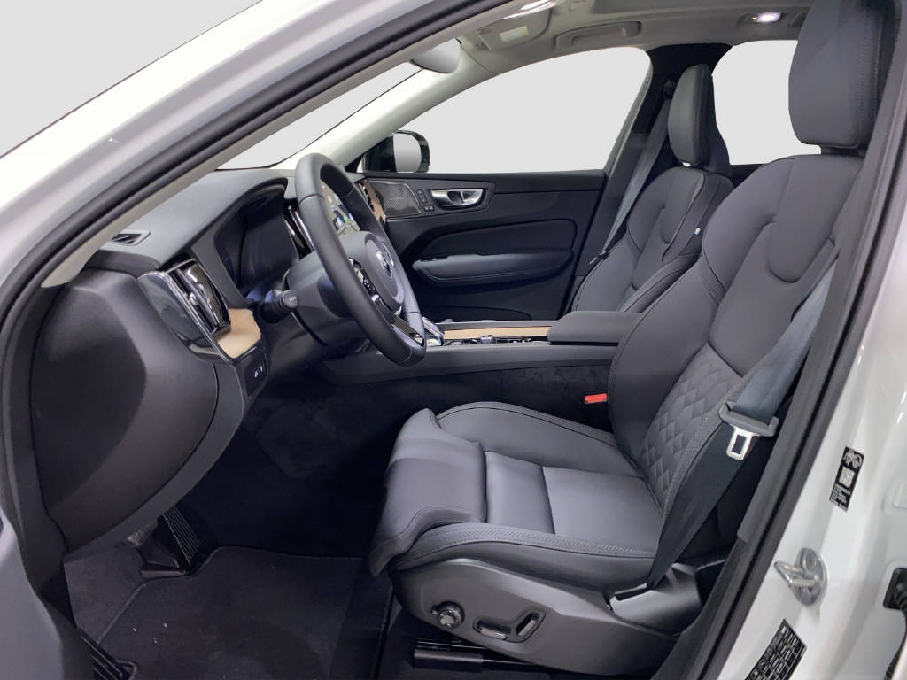 VOLVO XC60 2.0 T6 TE Plus Dark eAWD-image-1