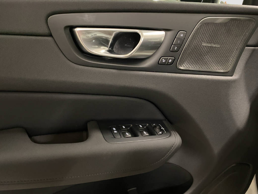 VOLVO XC60 2.0 T6 TE Plus Dark eAWD-image-11