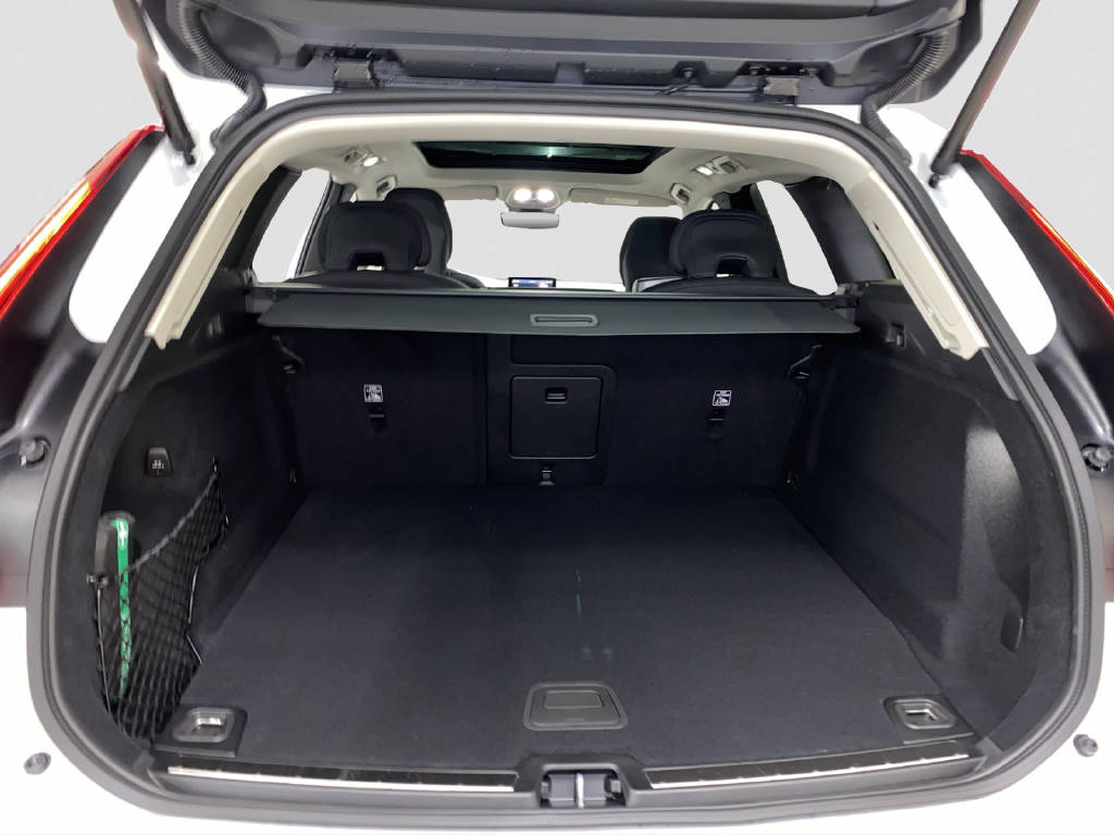 VOLVO XC60 2.0 T6 TE Plus Dark eAWD-image-13
