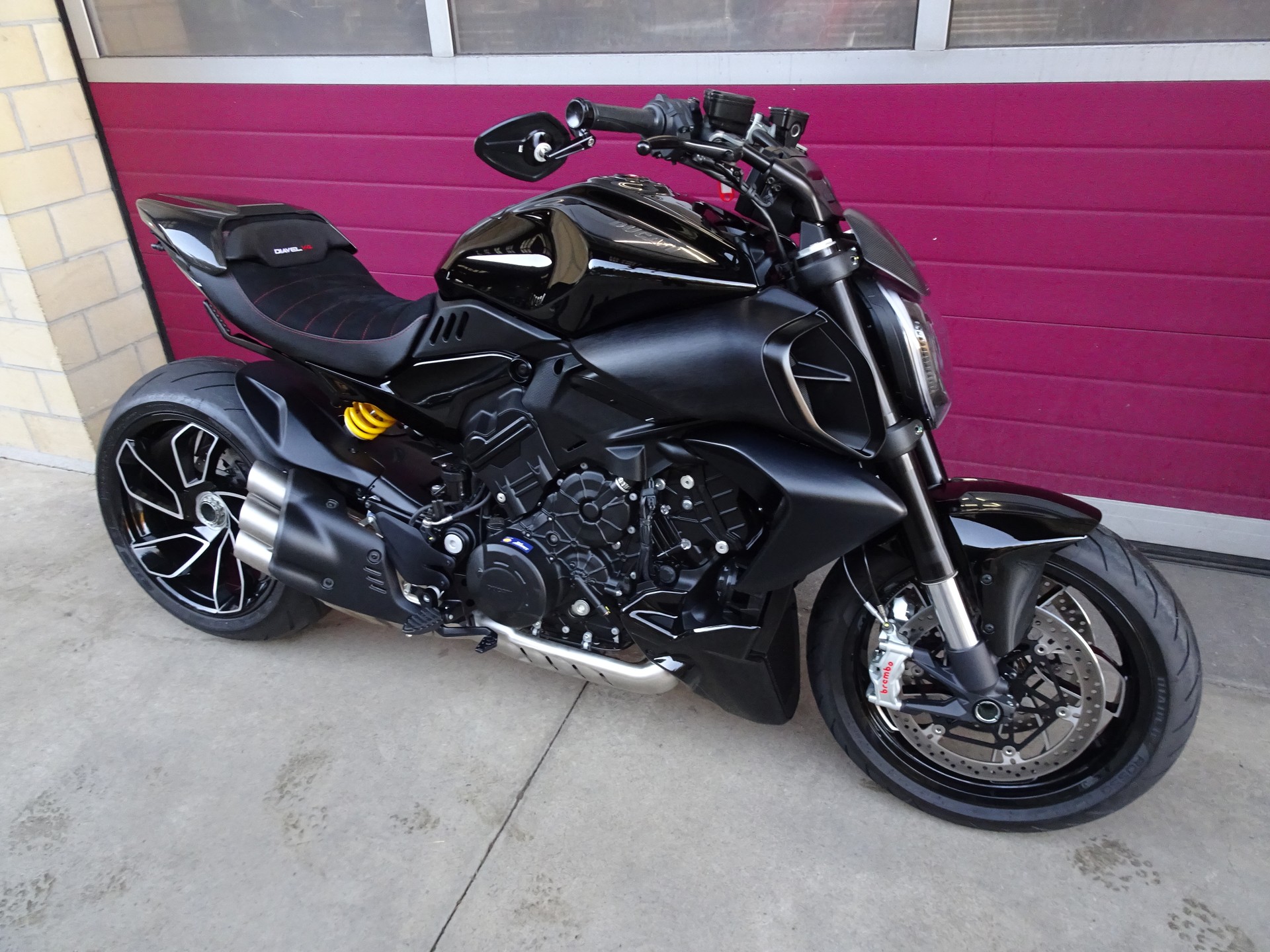 DUCATI Diavel V4-showroom-element-2