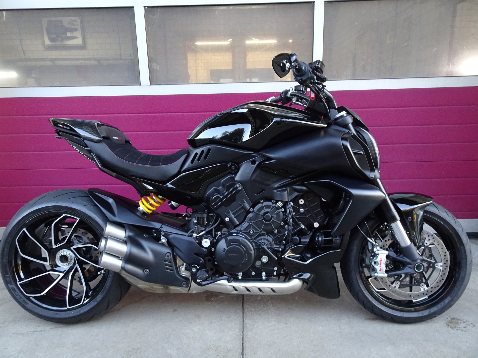 DUCATI Diavel V4