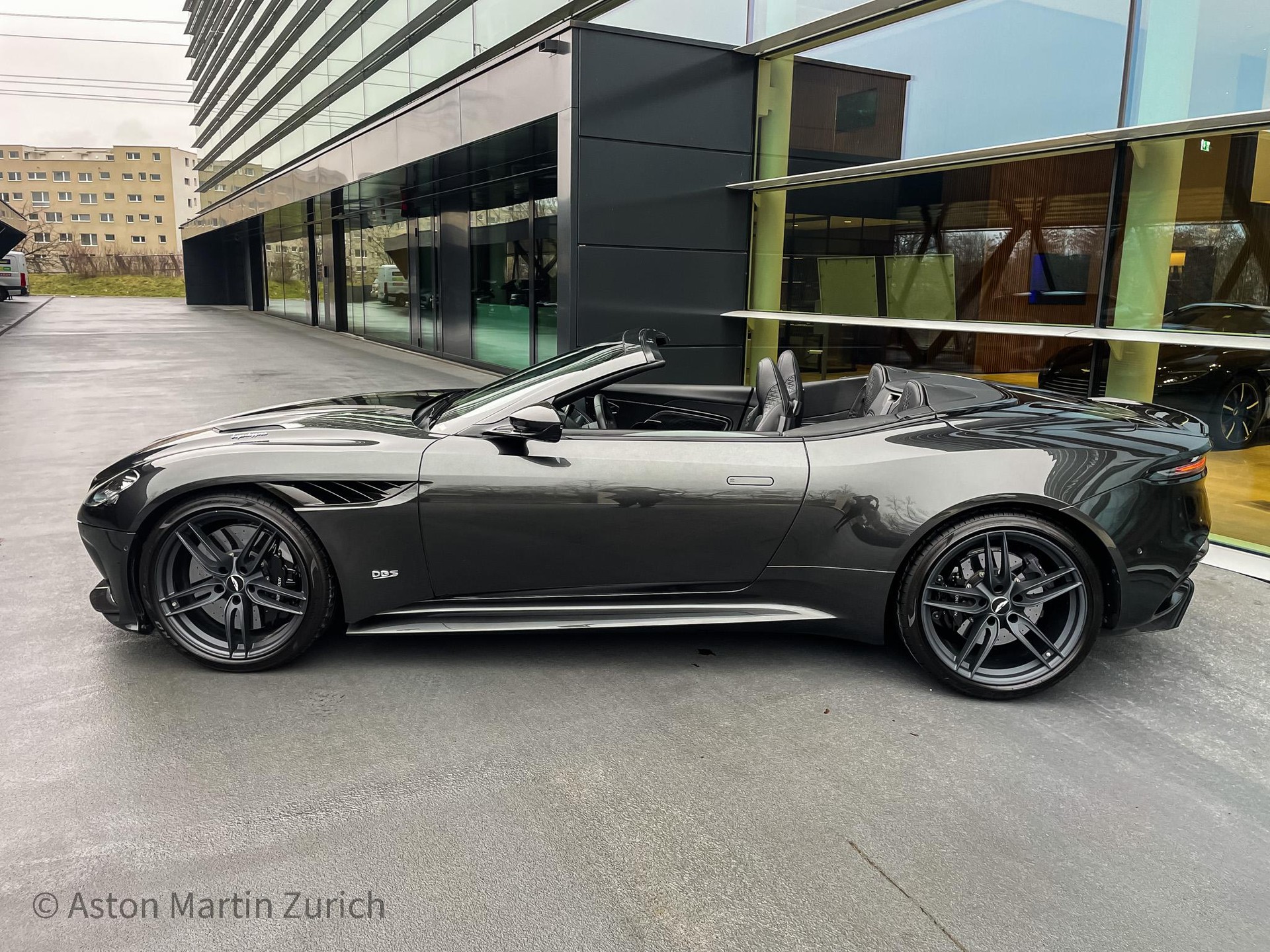 ASTON MARTIN DBS Superleggera Volante 5.2 V12 Bi-Turbo-showroom-element-1