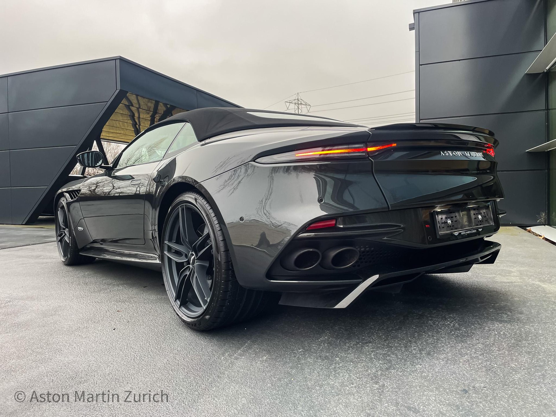 ASTON MARTIN DBS Superleggera Volante 5.2 V12 Bi-Turbo-showroom-element-2