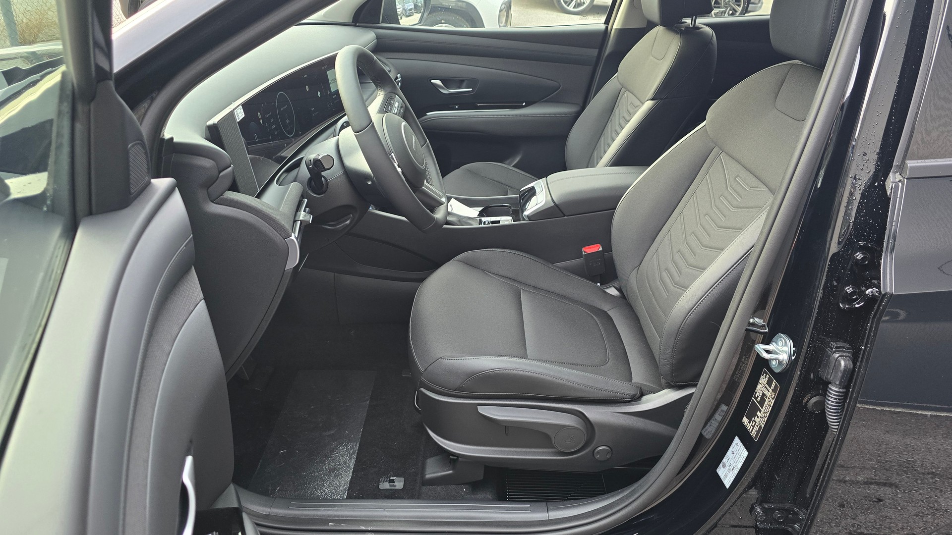 HYUNDAI Tucson 1.6 48V Amplia 4WD-image-2