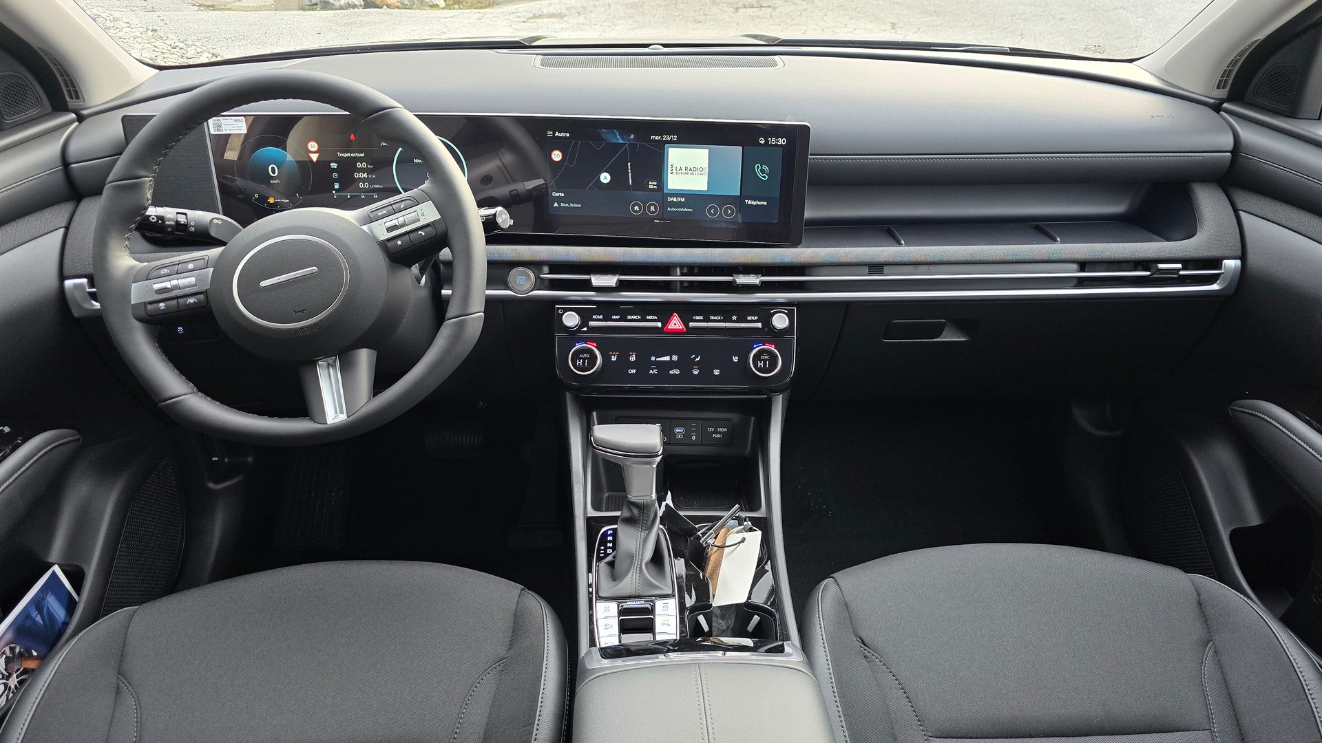 HYUNDAI Tucson 1.6 48V Amplia 4WD-image-3