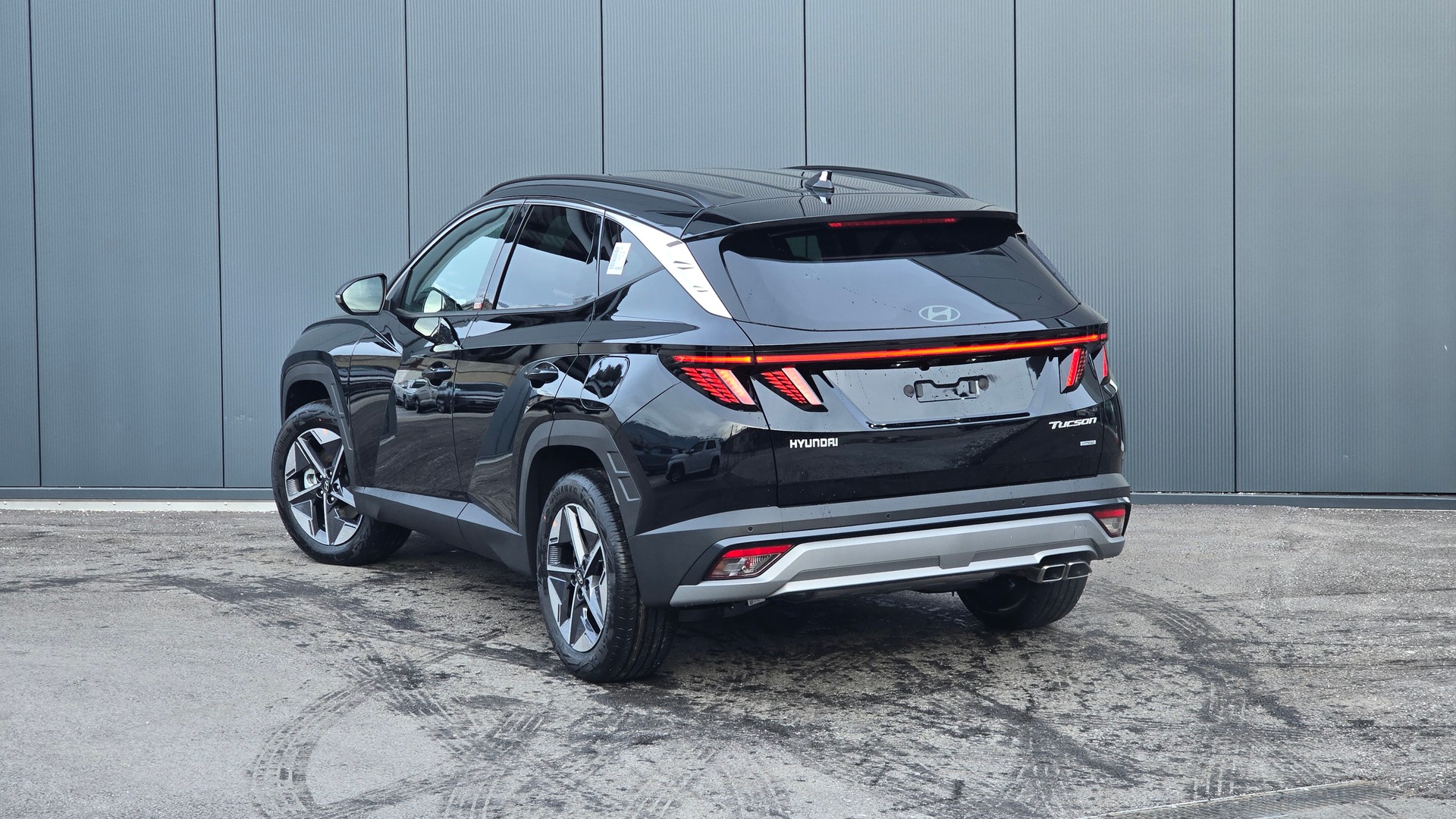 HYUNDAI Tucson 1.6 48V Amplia 4WD-image-1