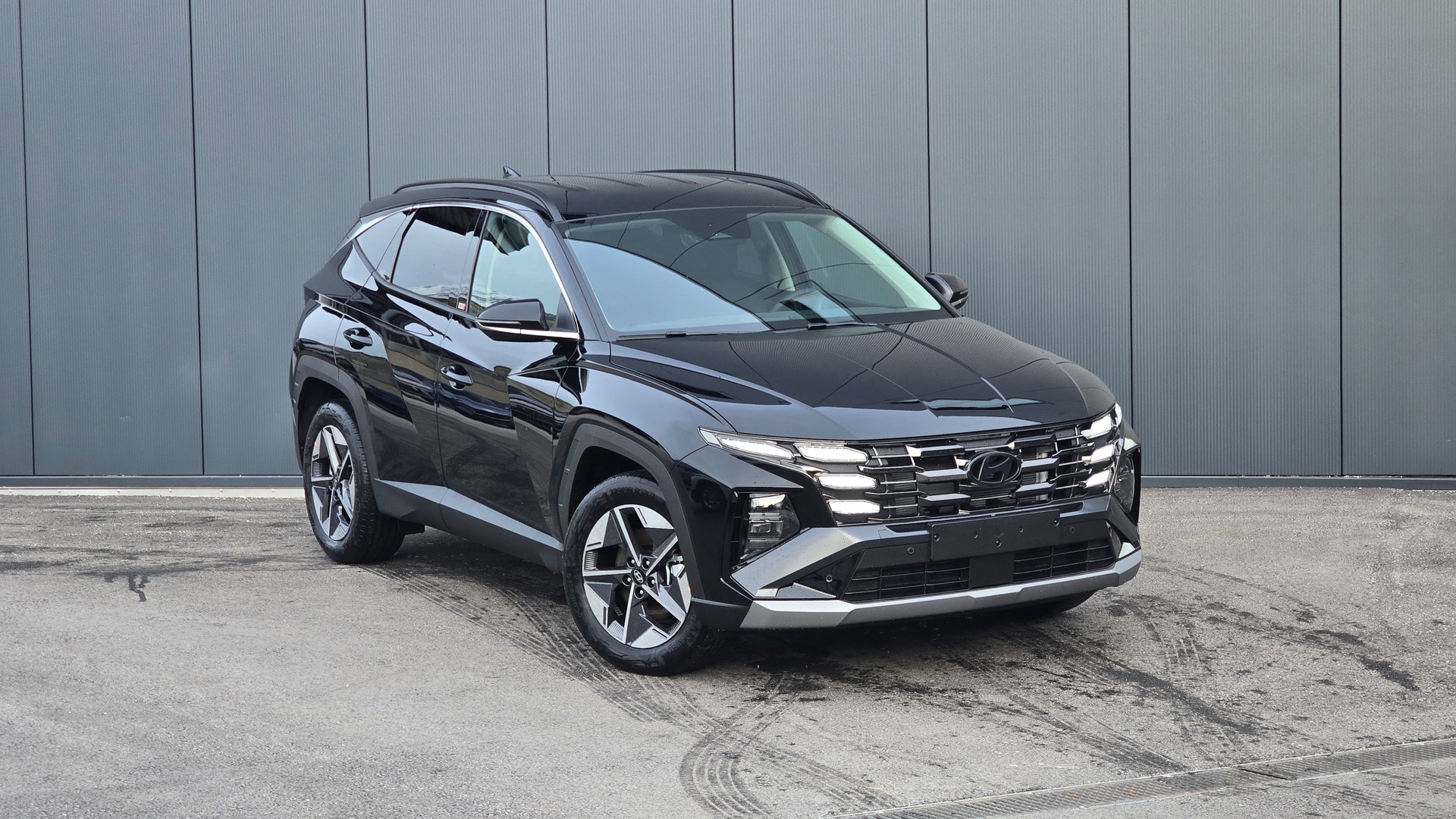 HYUNDAI Tucson 1.6 48V Amplia 4WD-image-0