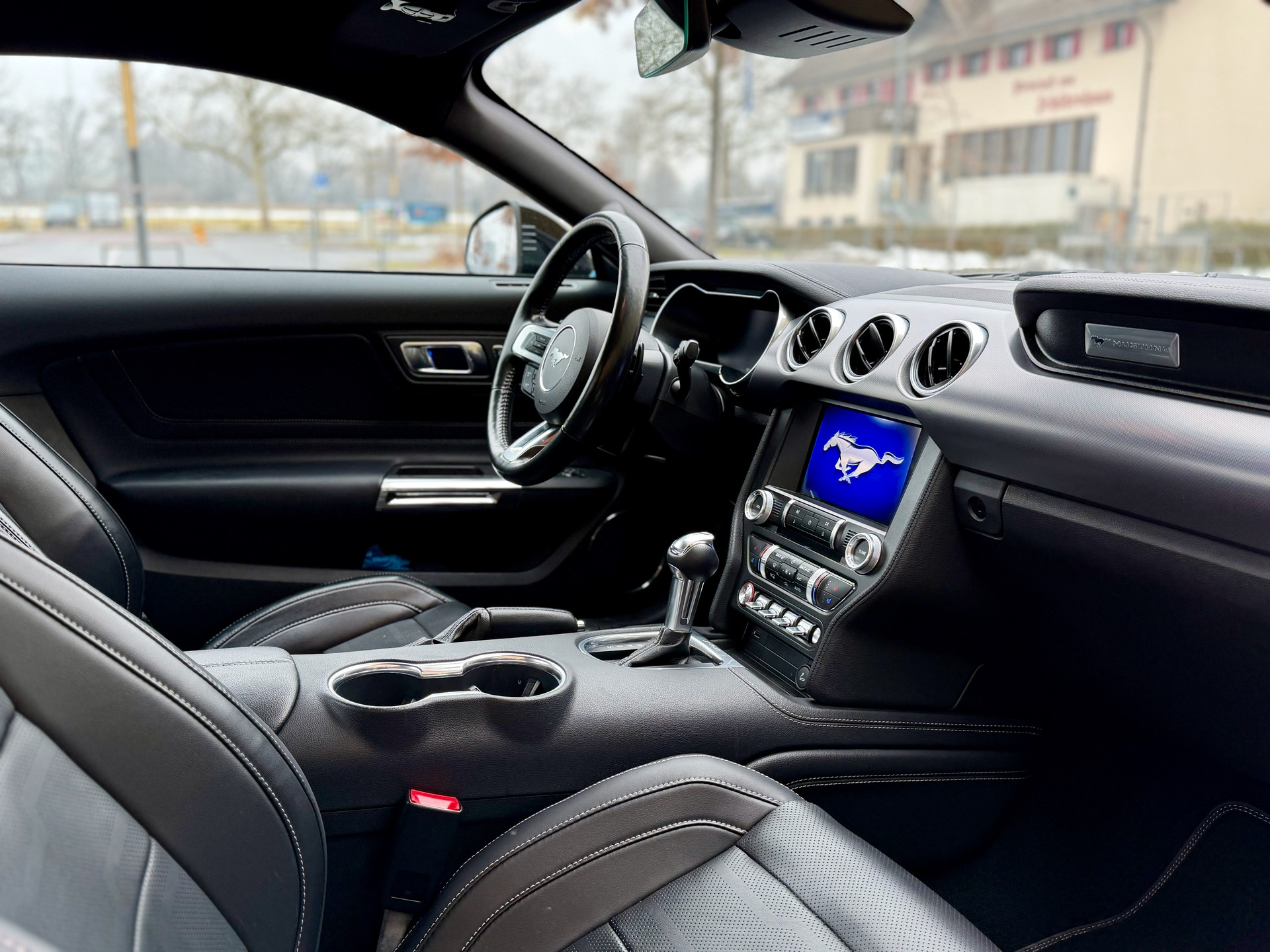 FORD Mustang Fastback 5.0 V8 GT Automat-image-10