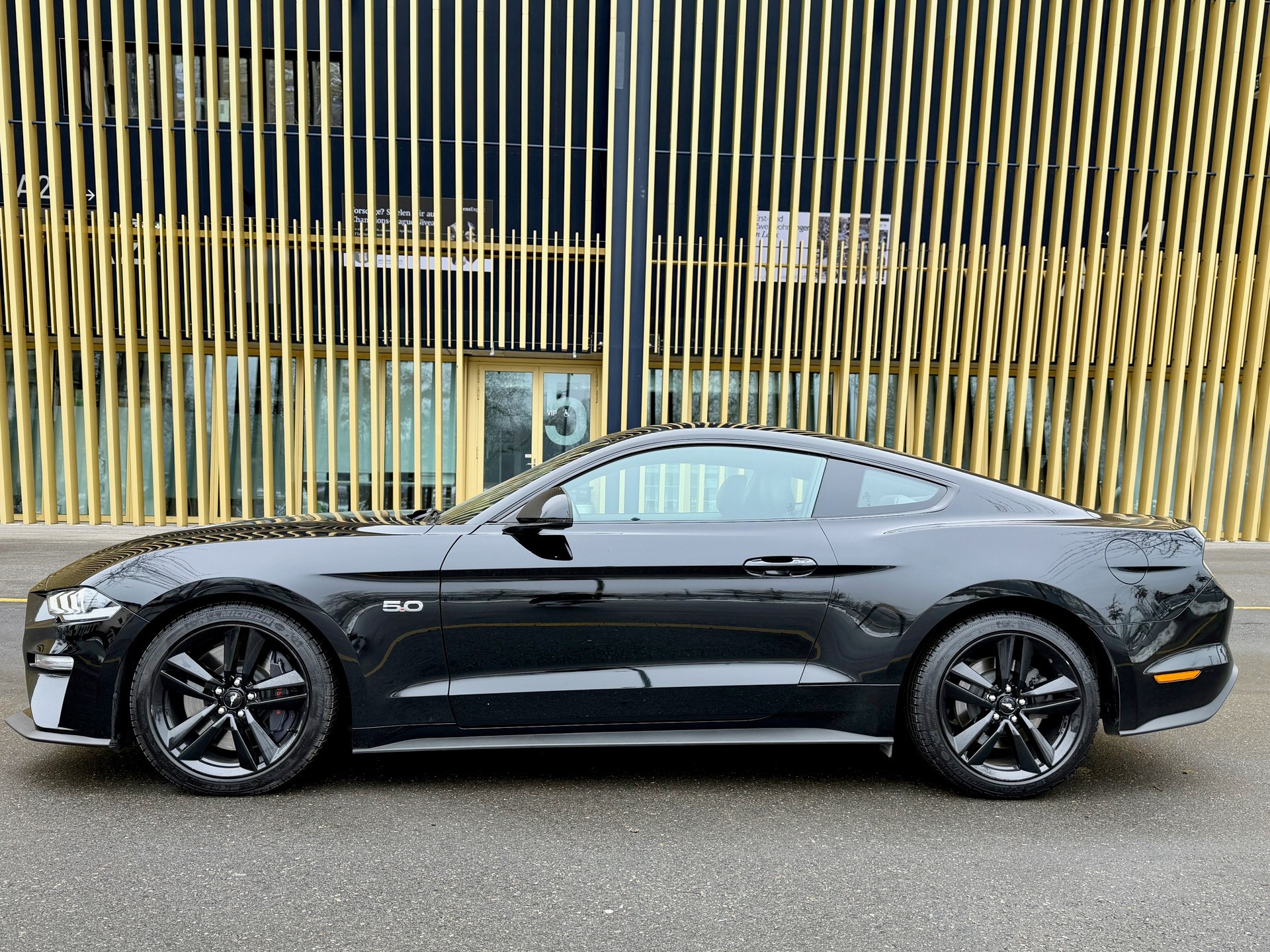 FORD Mustang Fastback 5.0 V8 GT Automat-image-2