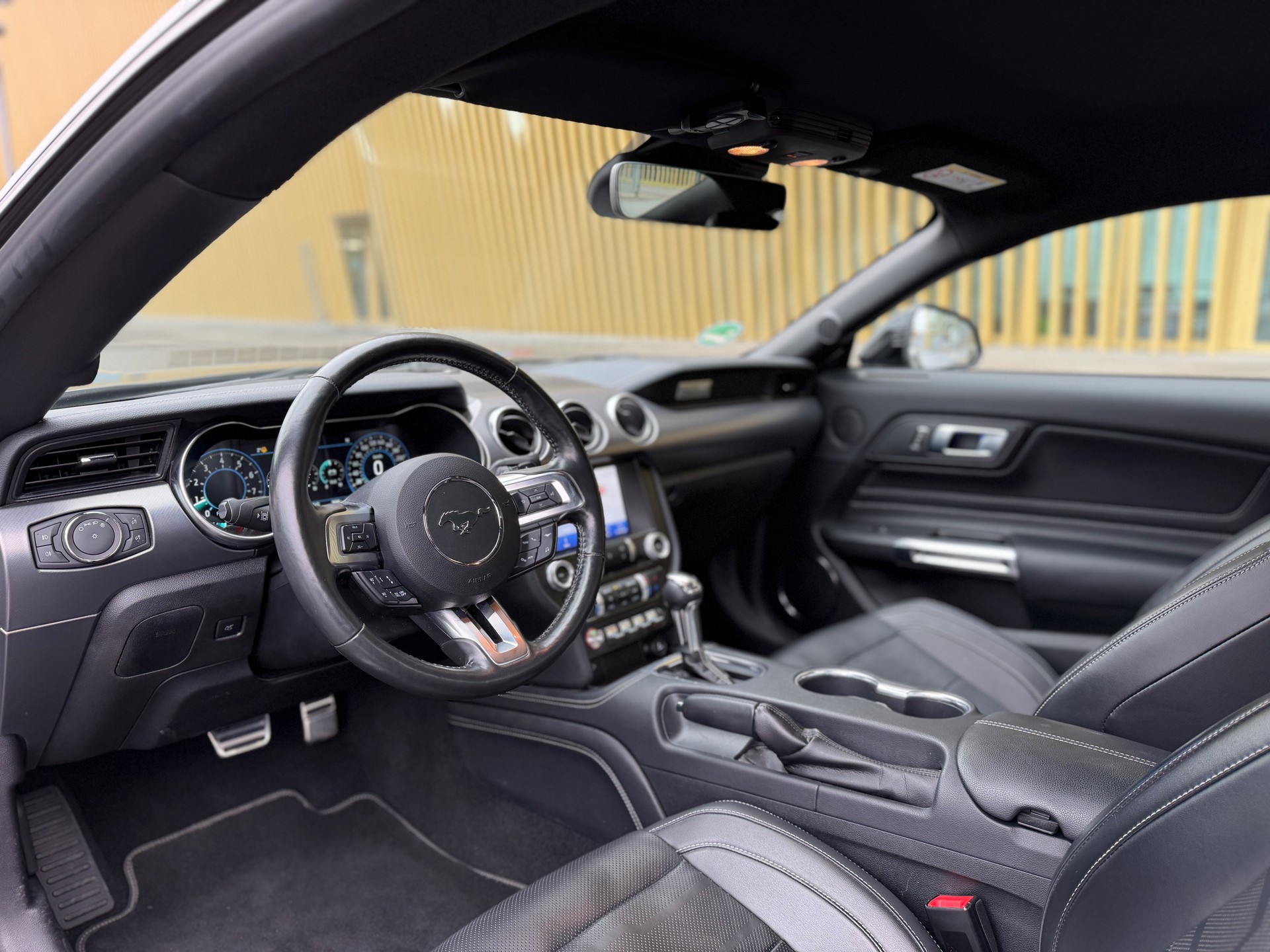 FORD Mustang Fastback 5.0 V8 GT Automat-image-9