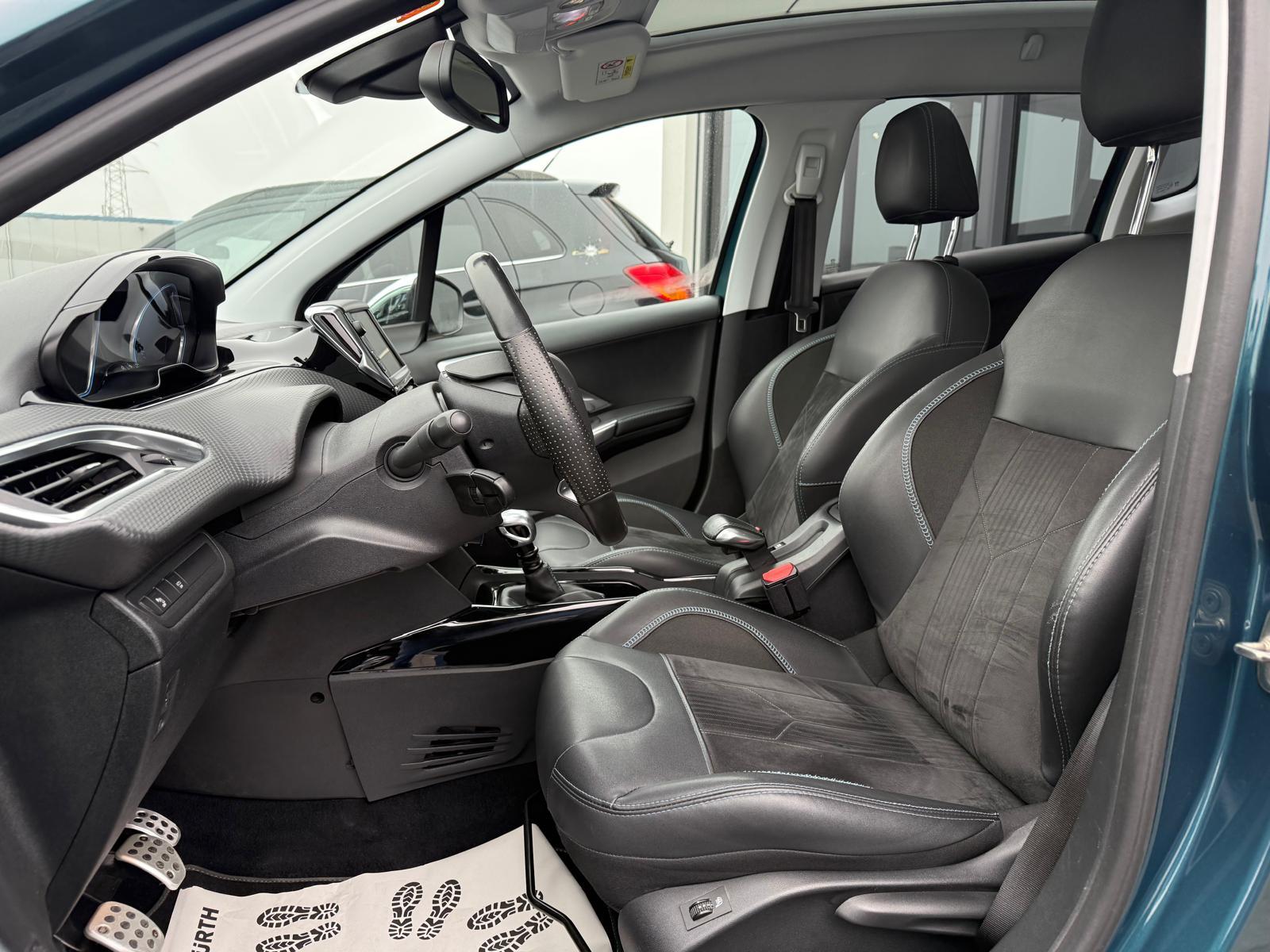 PEUGEOT 2008 1.2 PureTech 130 Crossway S/S-image-18