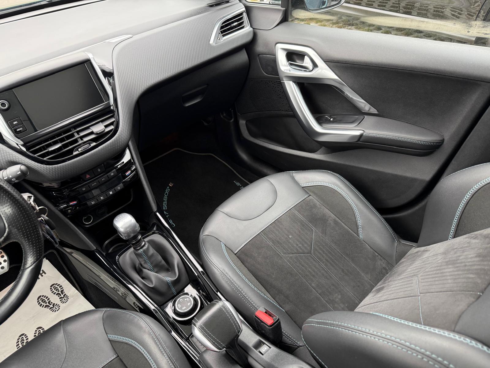 PEUGEOT 2008 1.2 PureTech 130 Crossway S/S-image-16