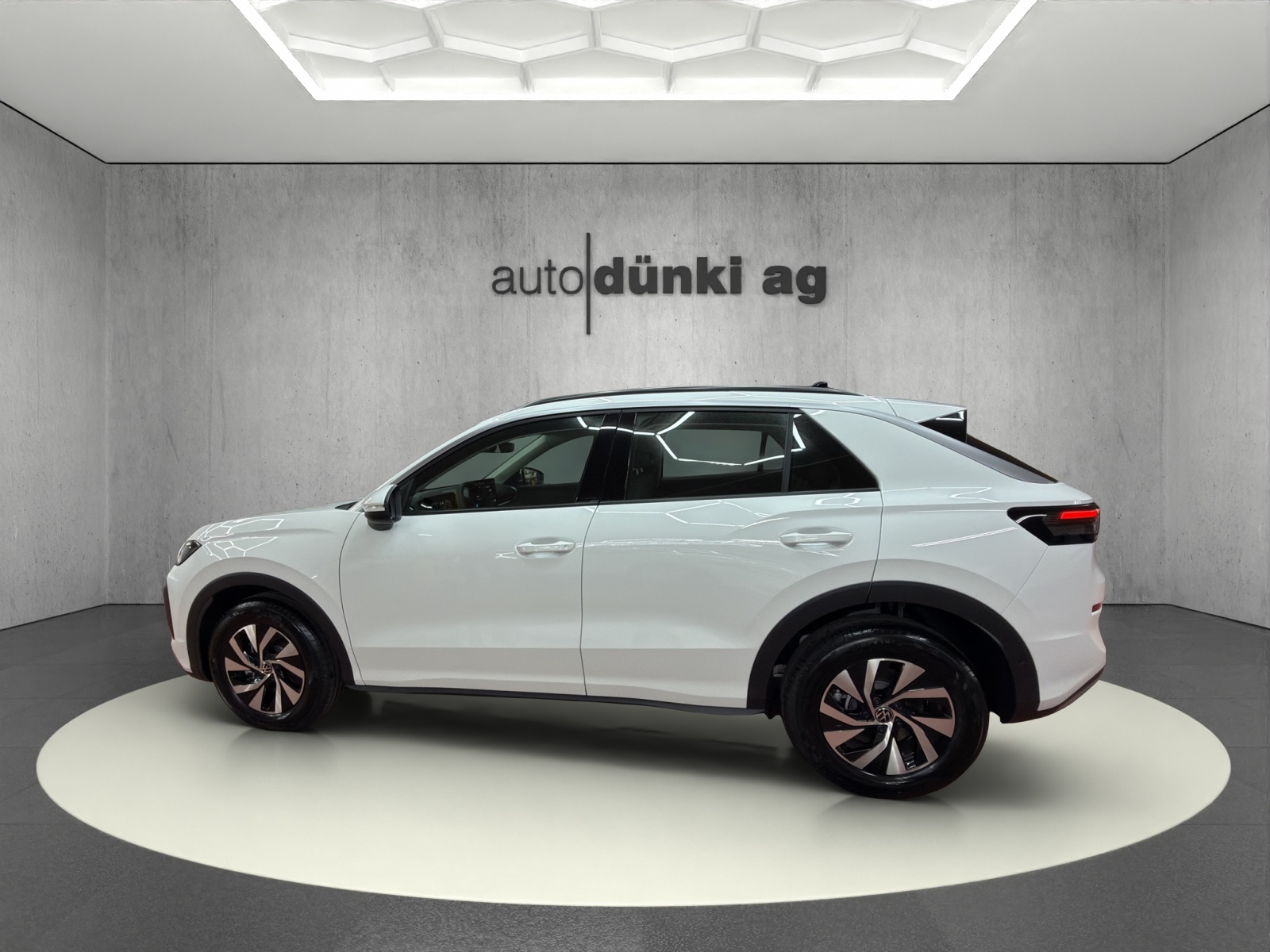 VW T-Roc 1.5 eTSI mHEV Life DSG-image-1