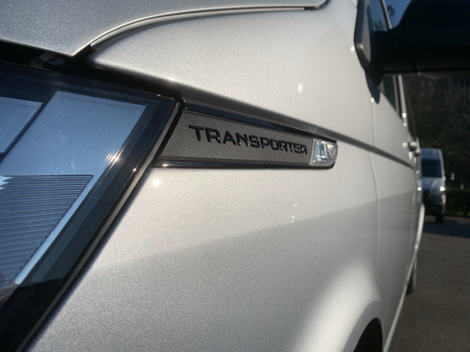 VW Transporter Kombi Langer Radstand 2.0 TDI 4Motion DSG-image-16