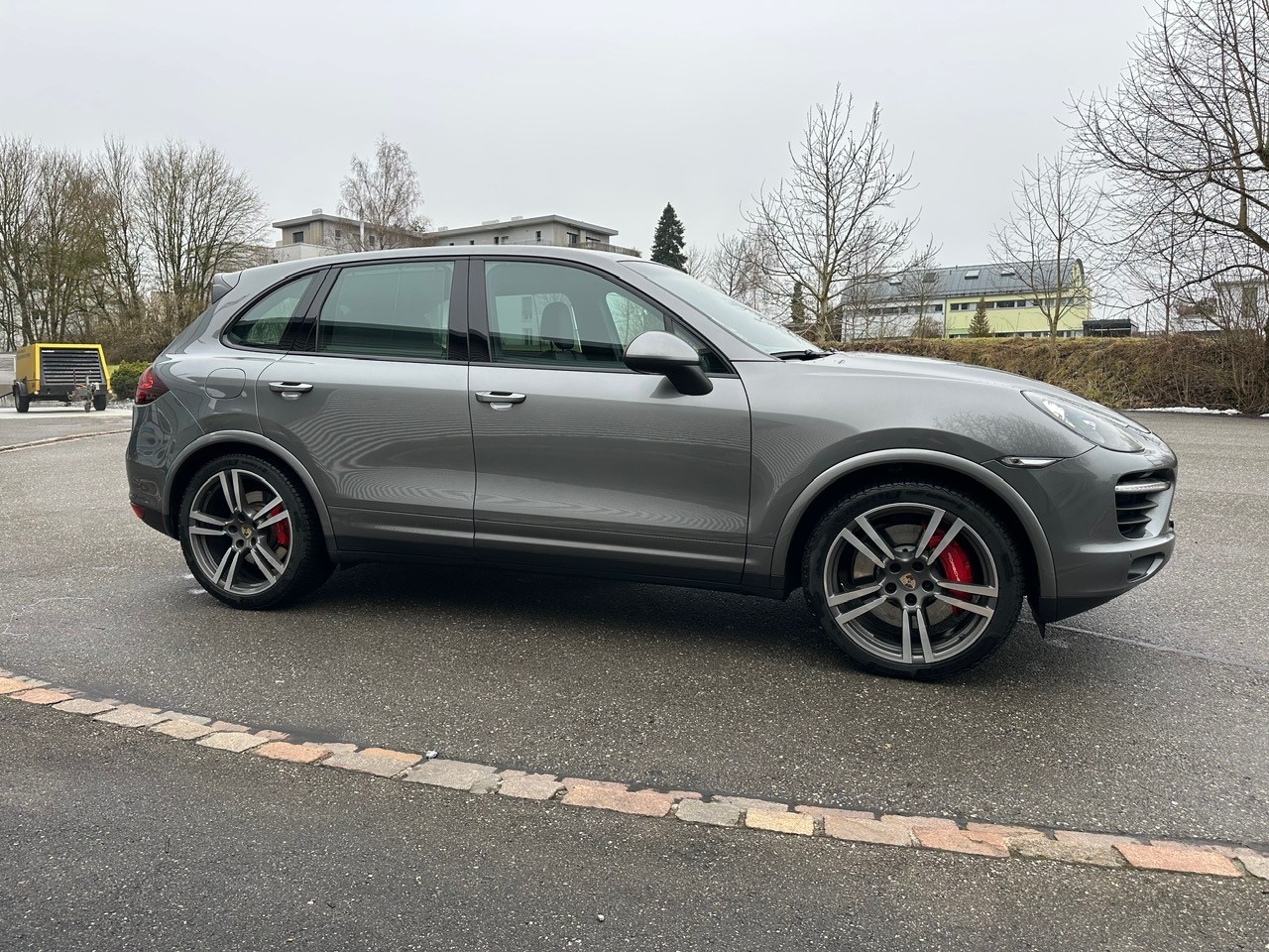 PORSCHE Cayenne Turbo-image-1