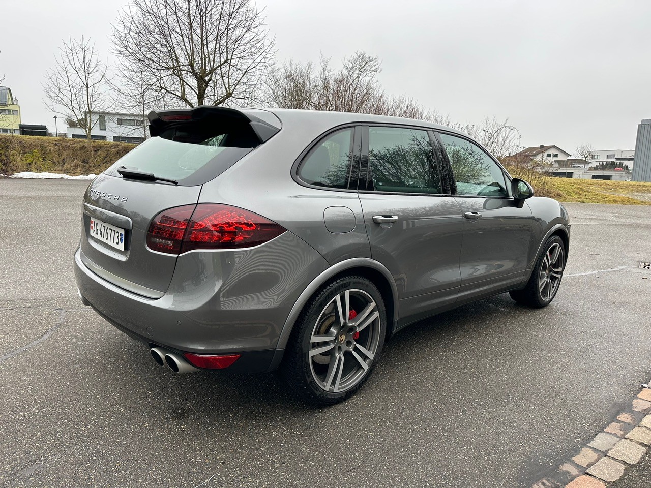 PORSCHE Cayenne Turbo-image-2