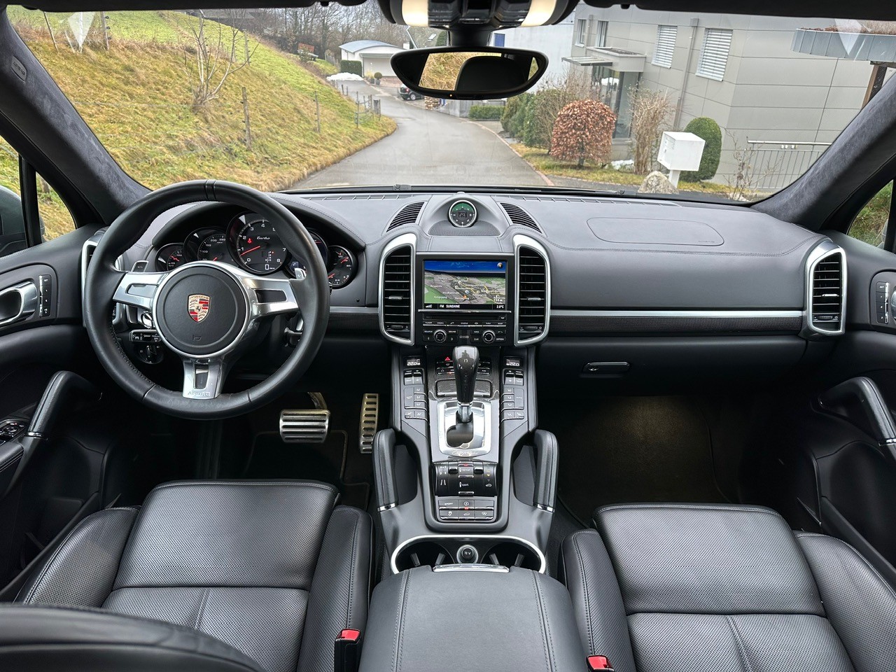 PORSCHE Cayenne Turbo-image-3