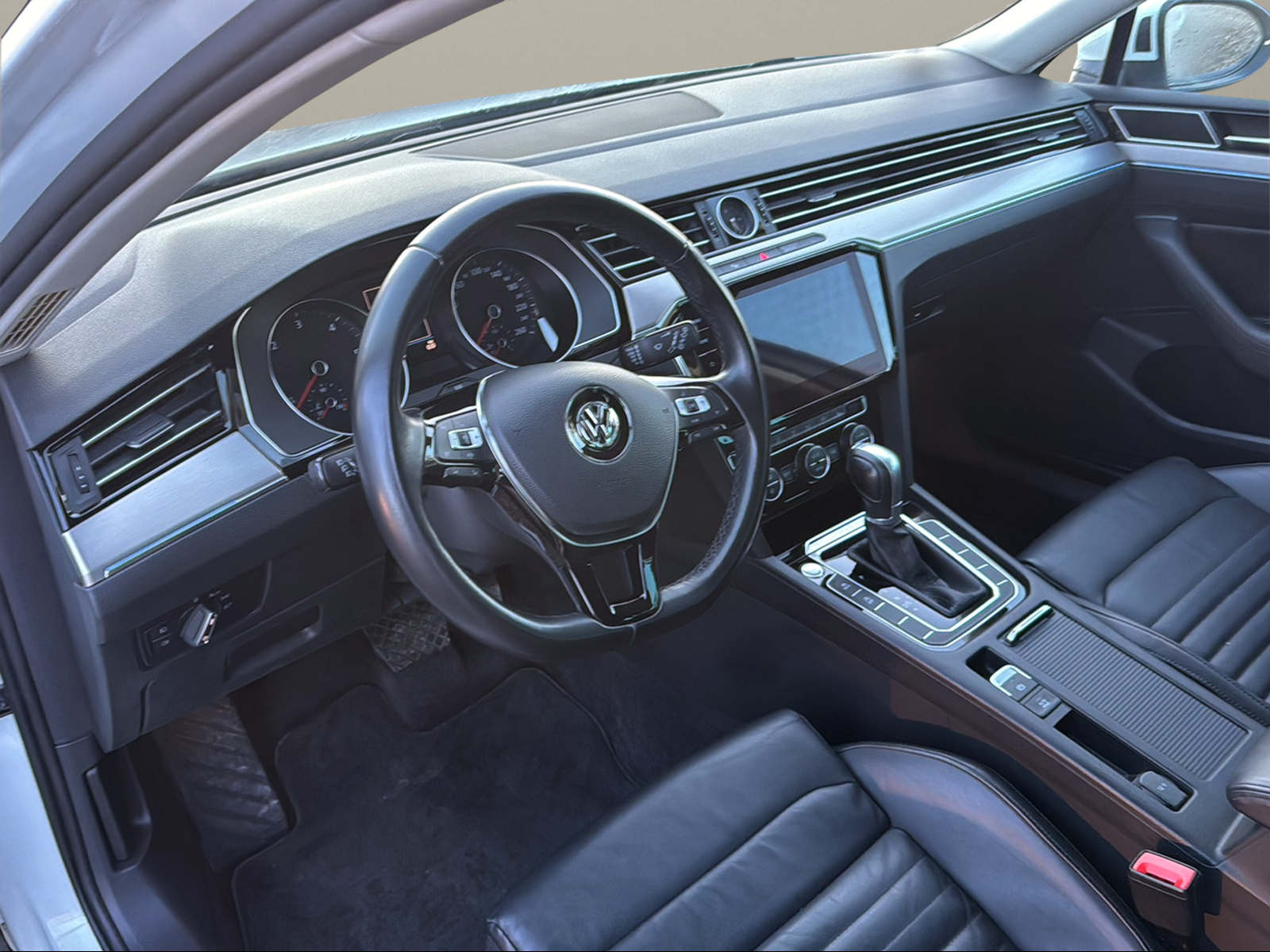 VW Passat Variant 2.0 TDI BMT Highline DSG-image-9