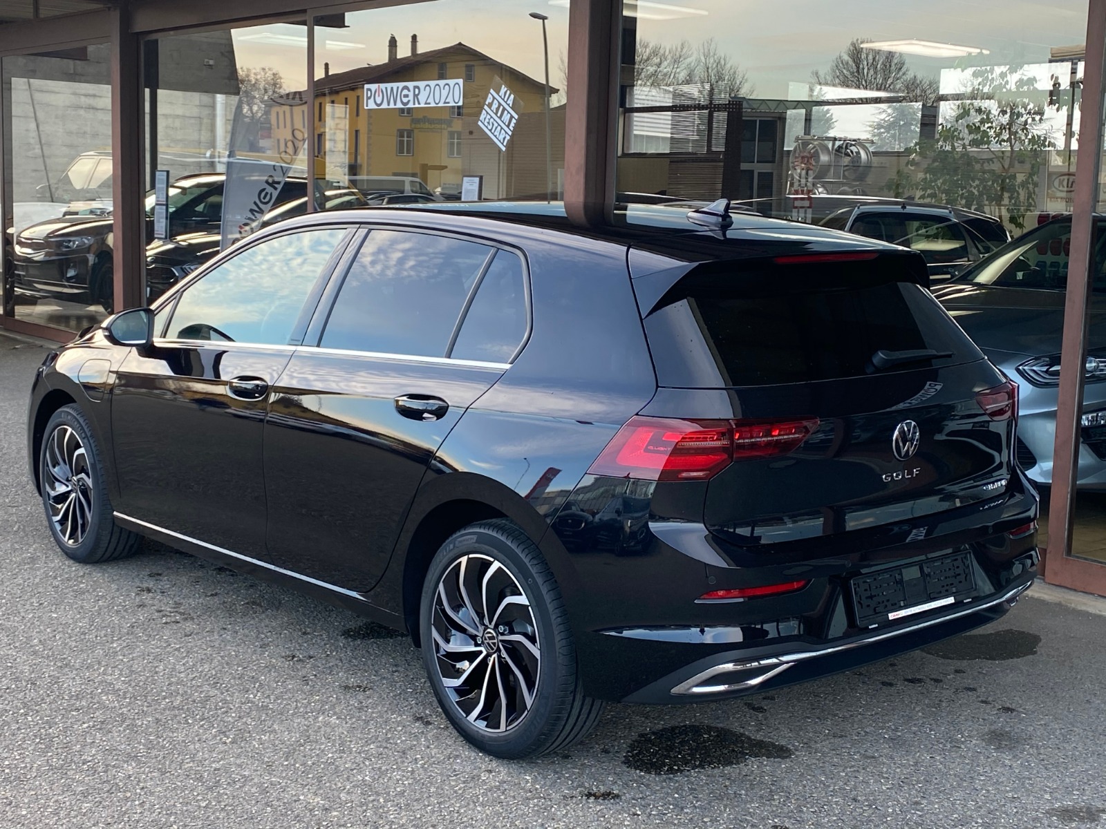 VW Golf 1.4 TSI PHEV Style-image-3