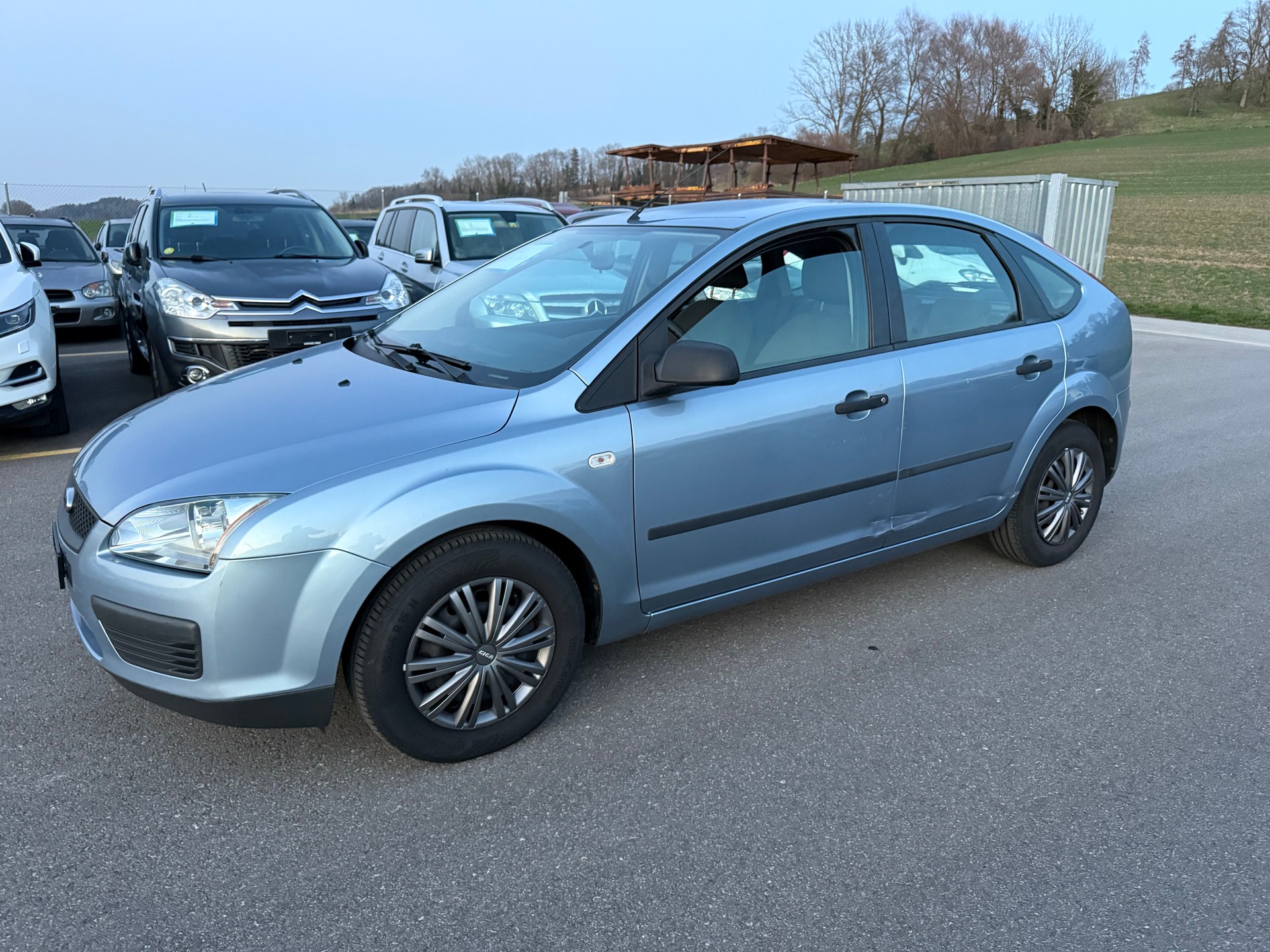 FORD Focus 1.6i Ghia Automatic-image-1