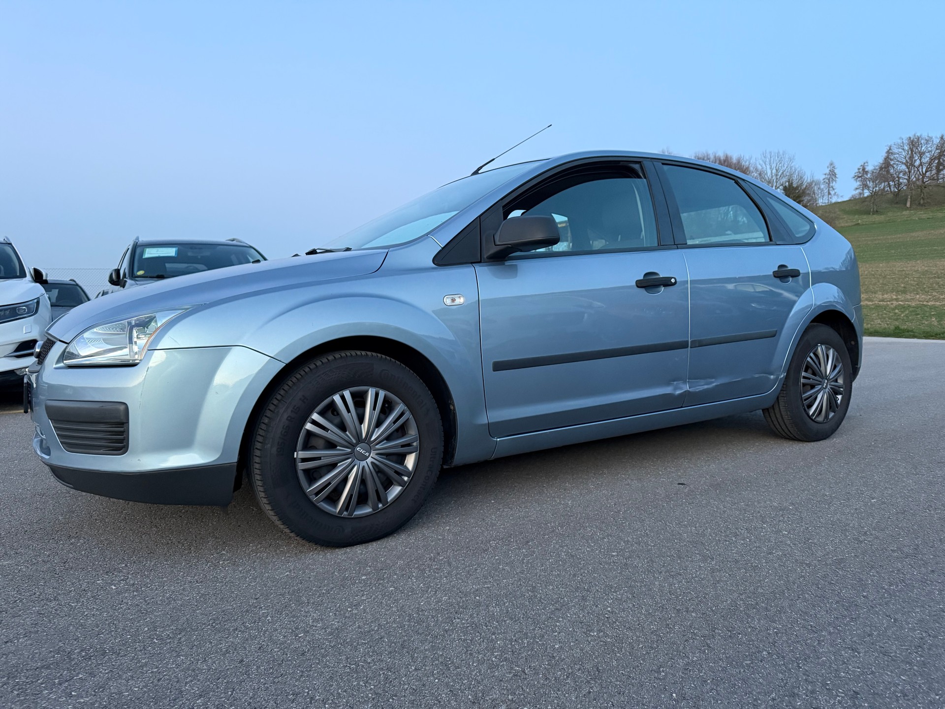 FORD Focus 1.6i Ghia Automatic-image-0