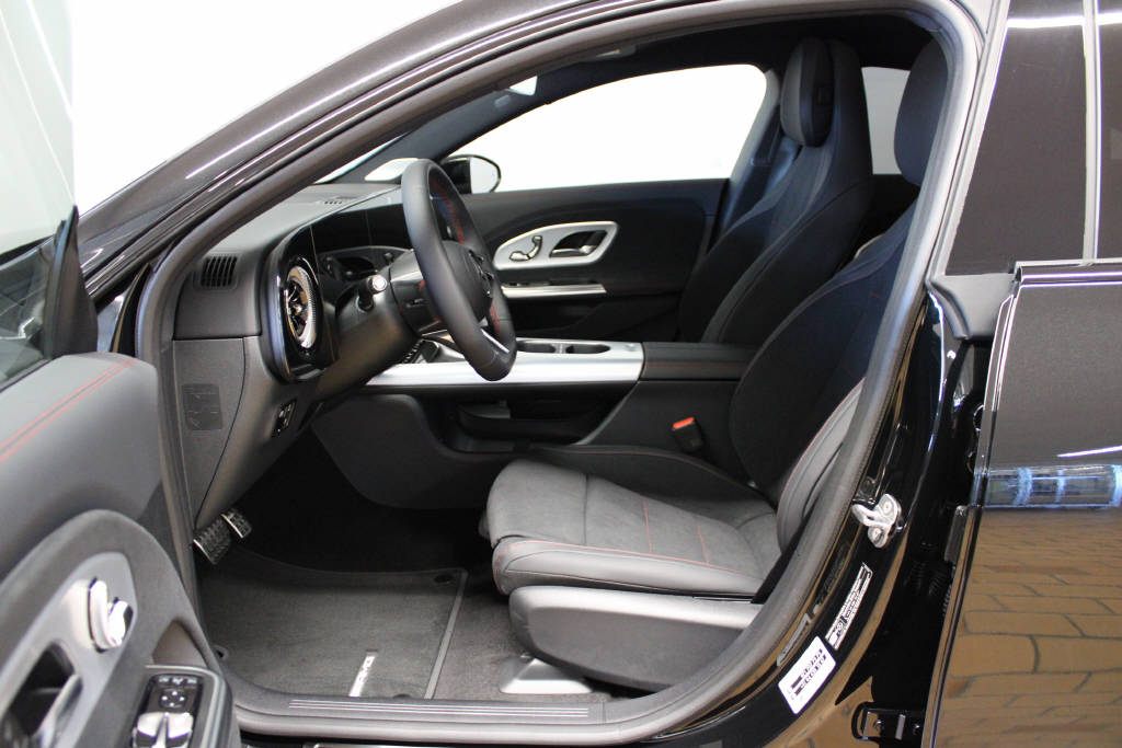 MERCEDES-BENZ CLA 220 4Matic AMG Line-image-5