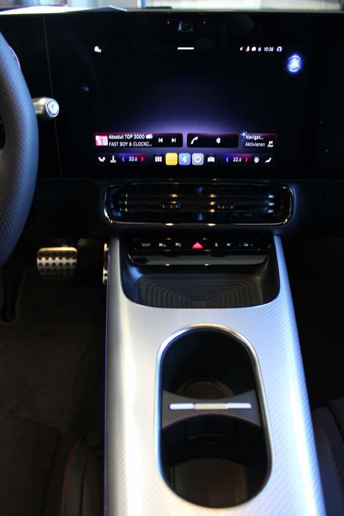 MERCEDES-BENZ CLA 220 4Matic AMG Line-image-9