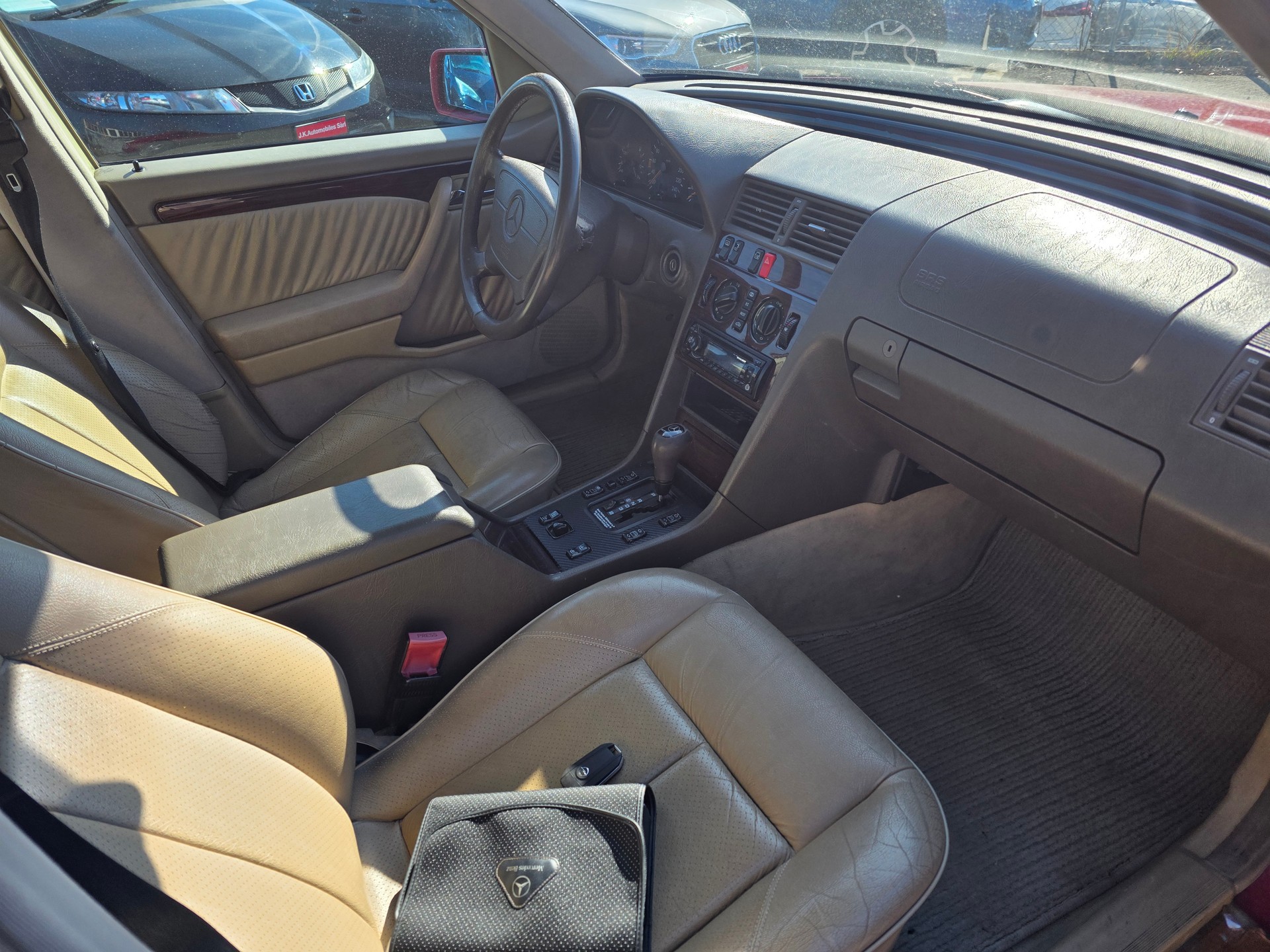 MERCEDES-BENZ C 180 Elégance-image-2