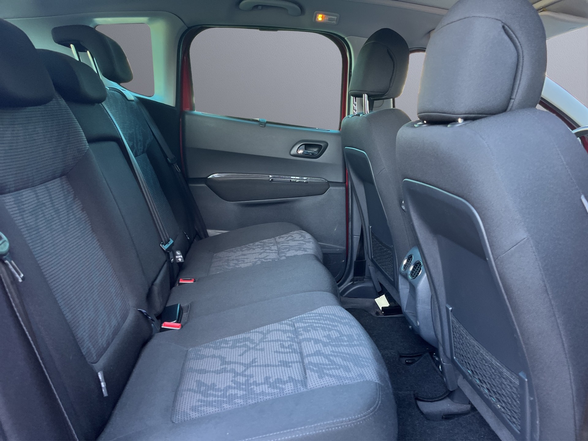 PEUGEOT 3008 2.0 HDI Sport Pack-image-16