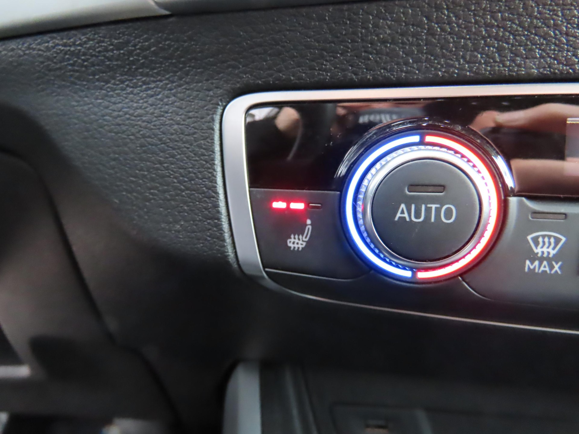 AUDI Q2 2.0 TFSI Design quattro S-Tronic-image-16