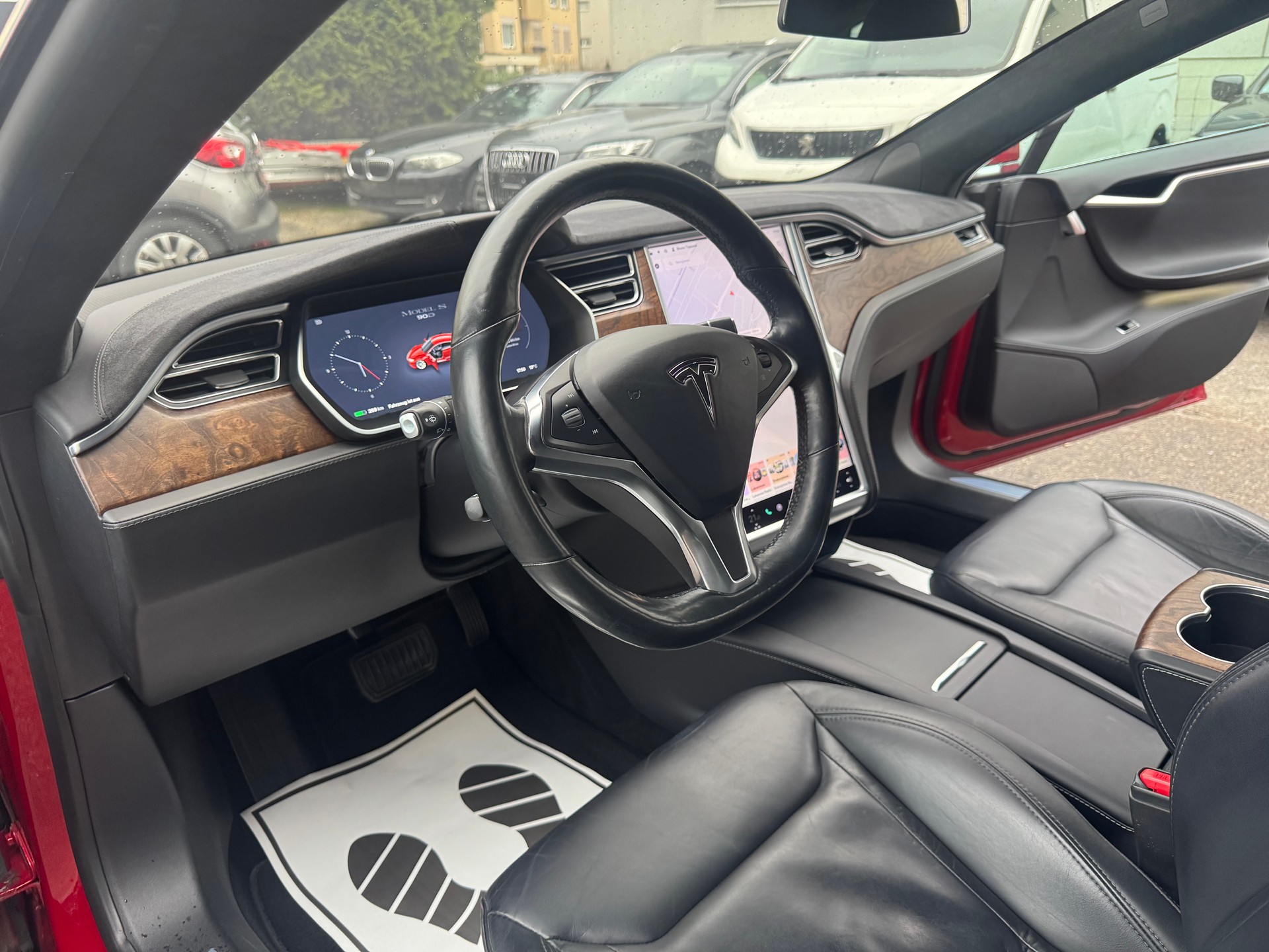 TESLA Model S 90 D-image-6